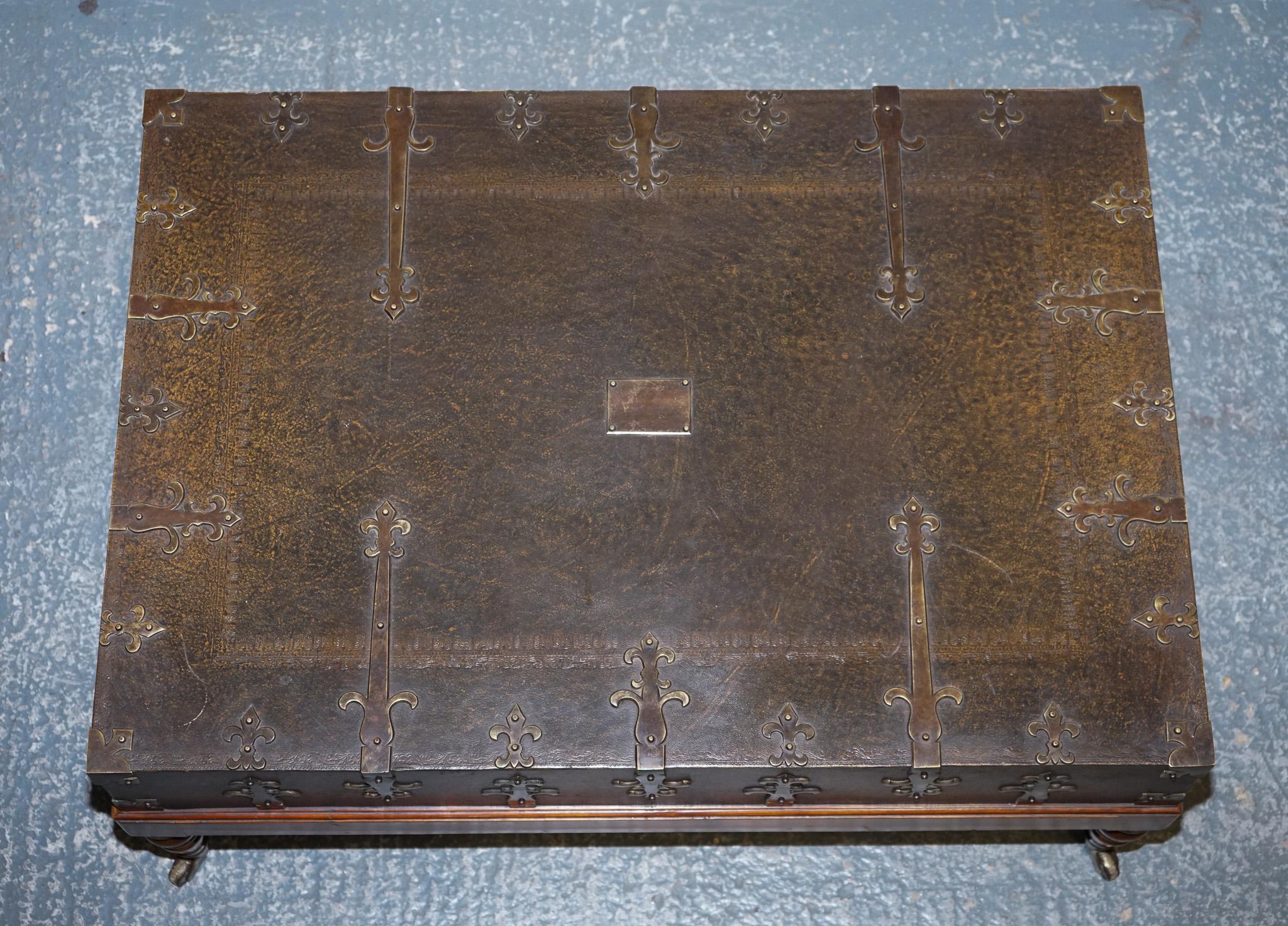 THEODORE ALEXANDER EXQUISITE LARGE COFFEE TABLE DRAWERS ON BOTH SiDES For Sale 3