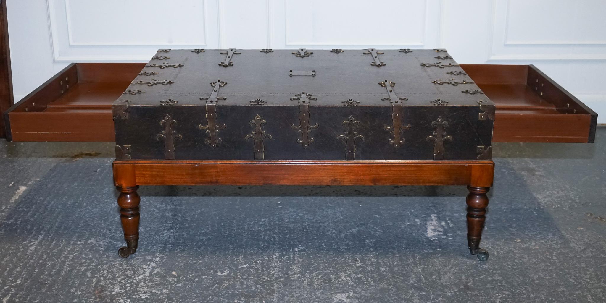 THEODORE ALEXANDER EXQUISITE LARGE COFFEE TABLE DRAWERS ON BOTH SiDES For Sale 9