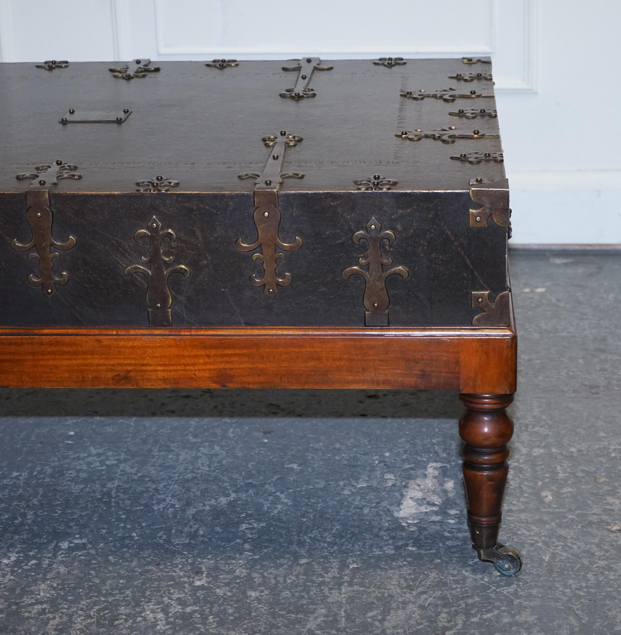 THEODORE ALEXANDER EXQUISITE LARGE COFFEE TABLE DRAWERS ON BOTH SiDES For Sale 12