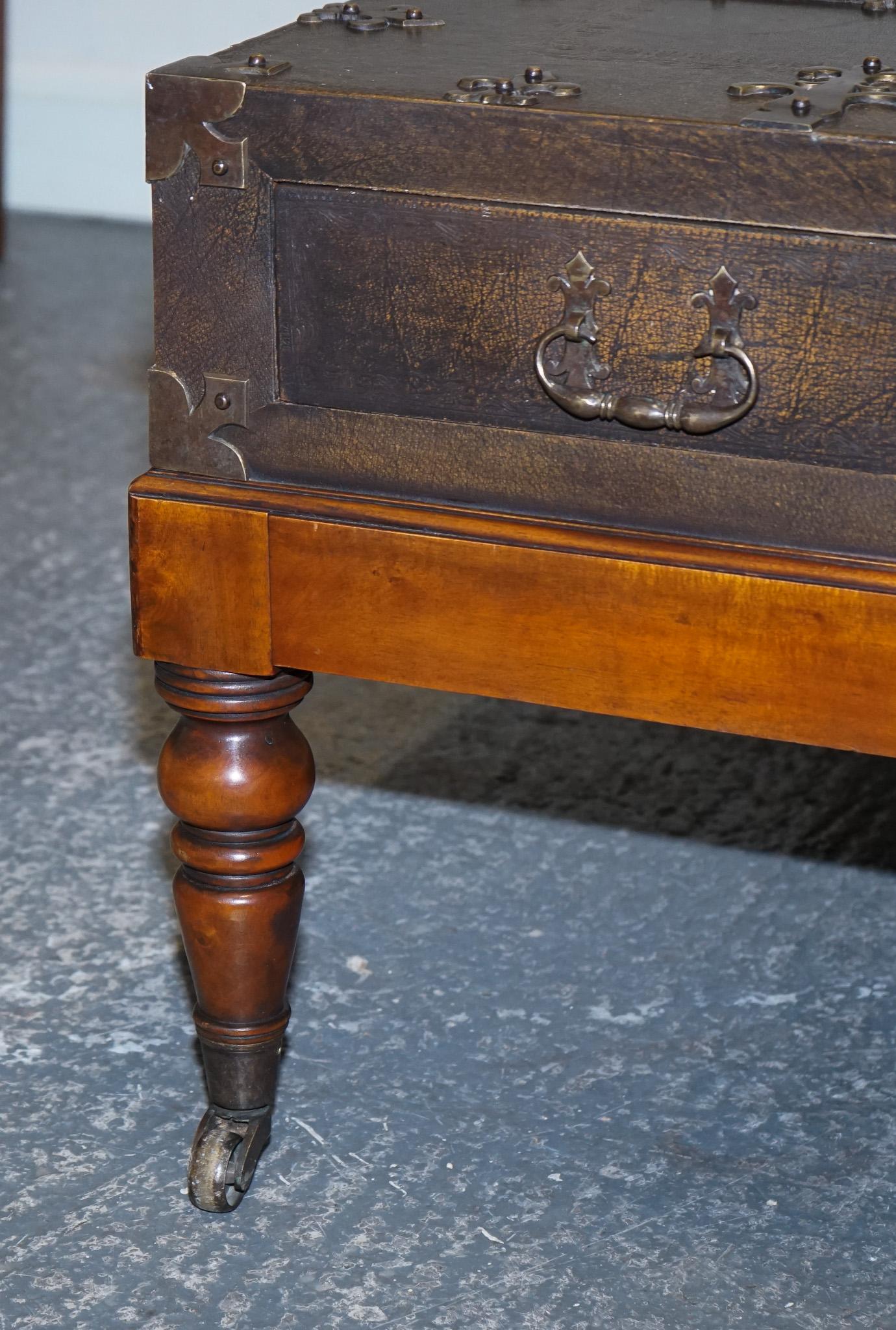 British THEODORE ALEXANDER EXQUISITE LARGE COFFEE TABLE DRAWERS ON BOTH SiDES For Sale