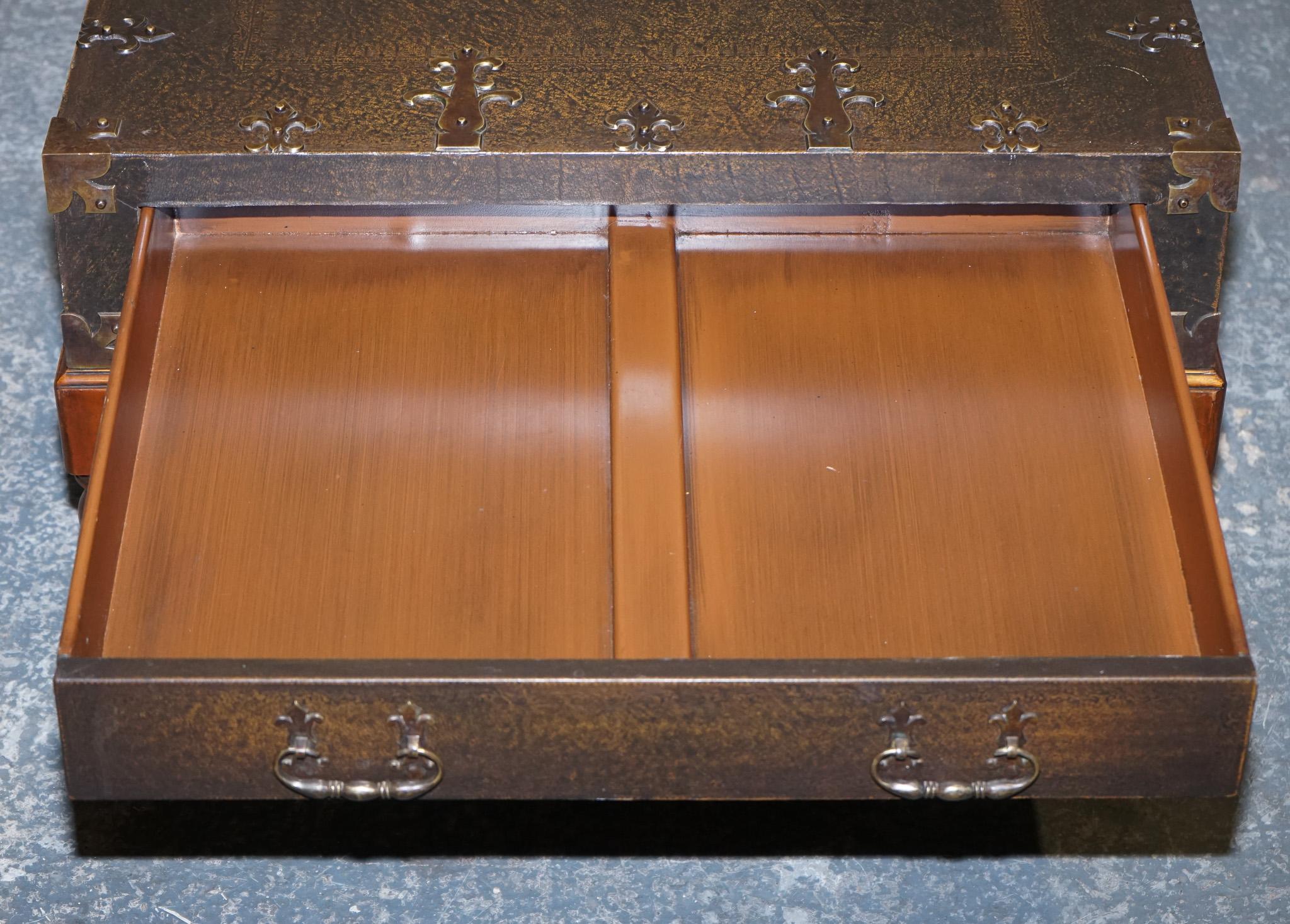THEODORE ALEXANDER EXQUISITE LARGE COFFEE TABLE DRAWERS ON BOTH SiDES In Good Condition For Sale In Pulborough, GB