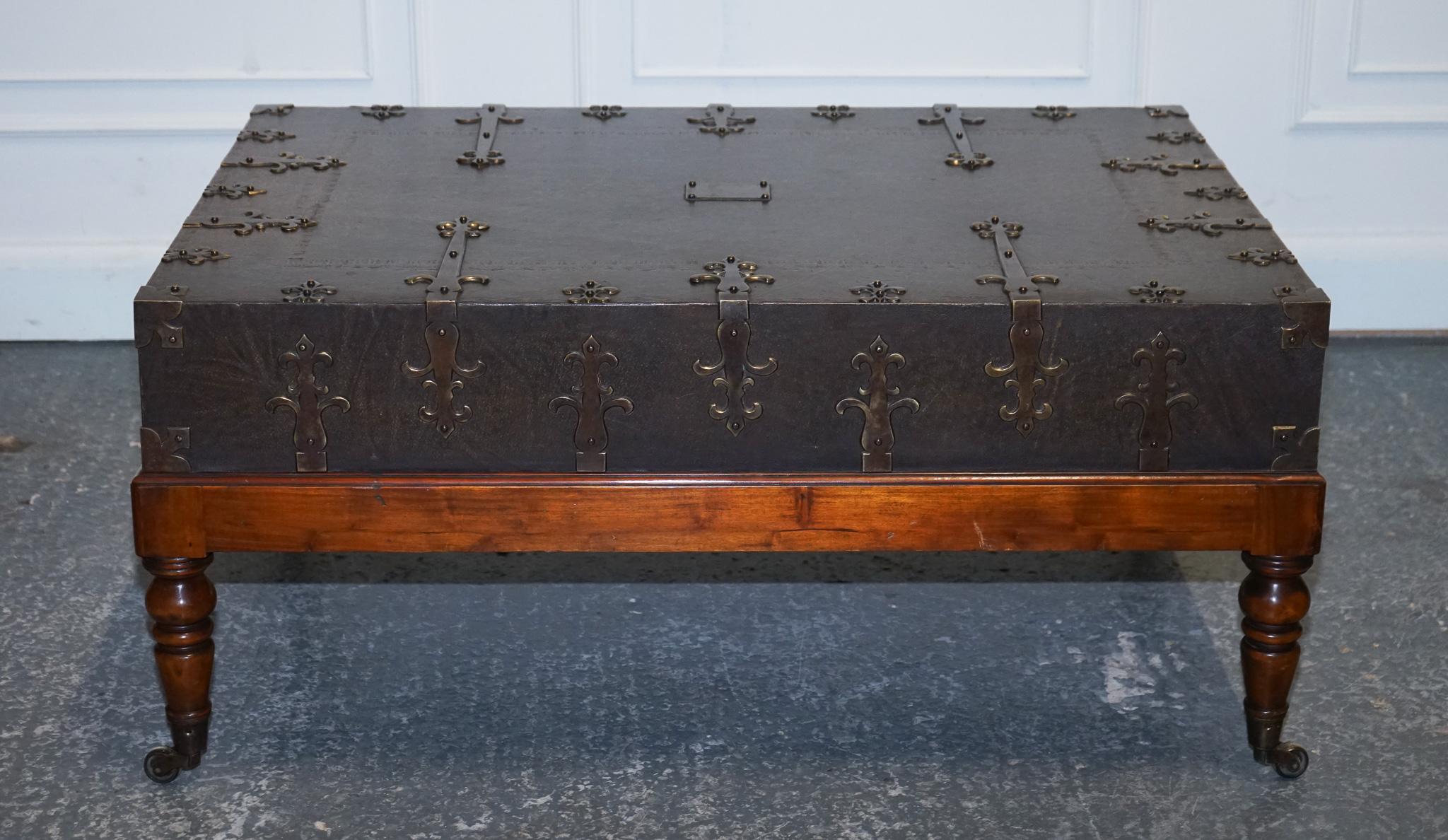 Metal THEODORE ALEXANDER EXQUISITE LARGE COFFEE TABLE DRAWERS ON BOTH SiDES For Sale