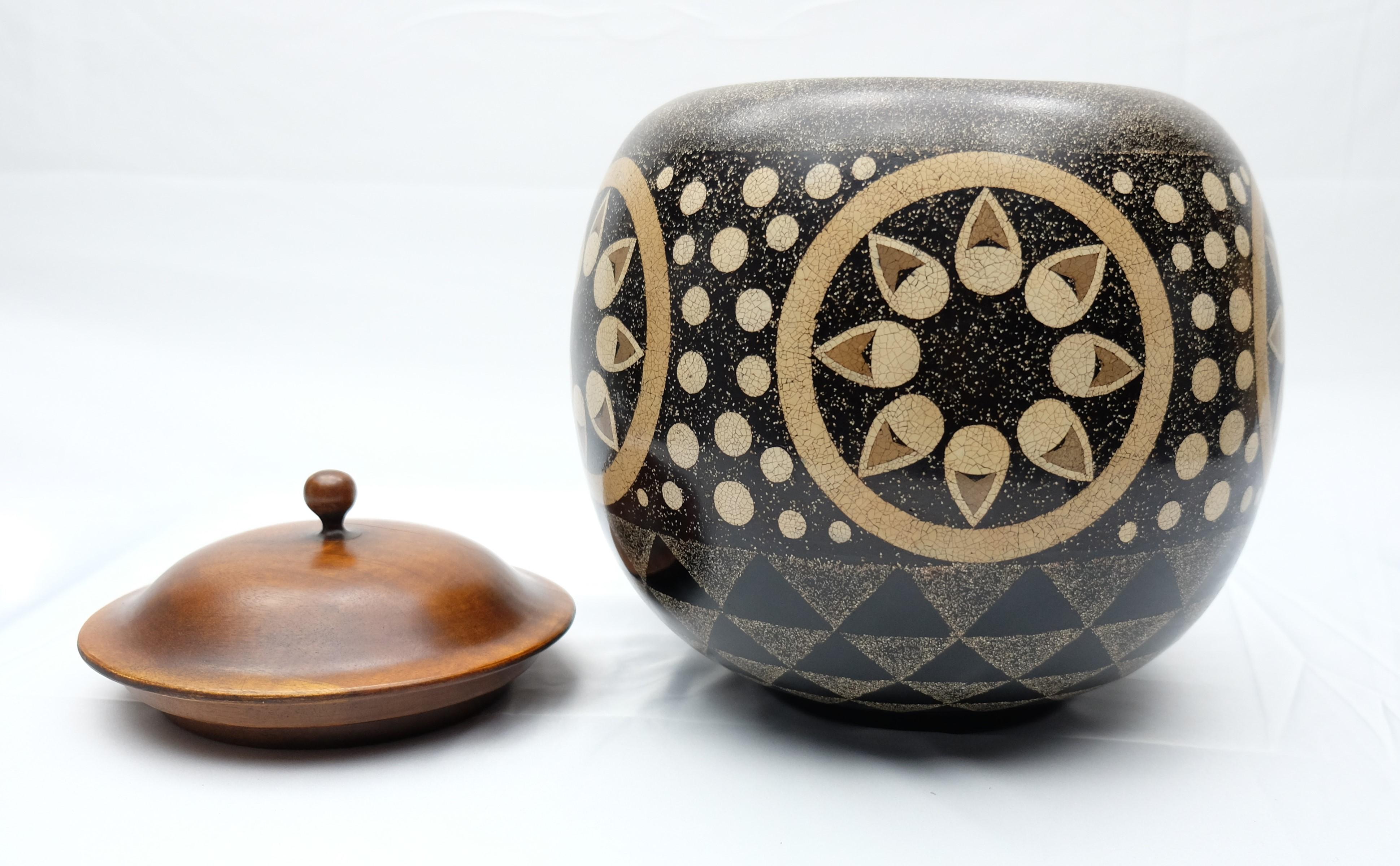 Theodore Alexander Flower and Dots Design Ceramic Vase For Sale 1