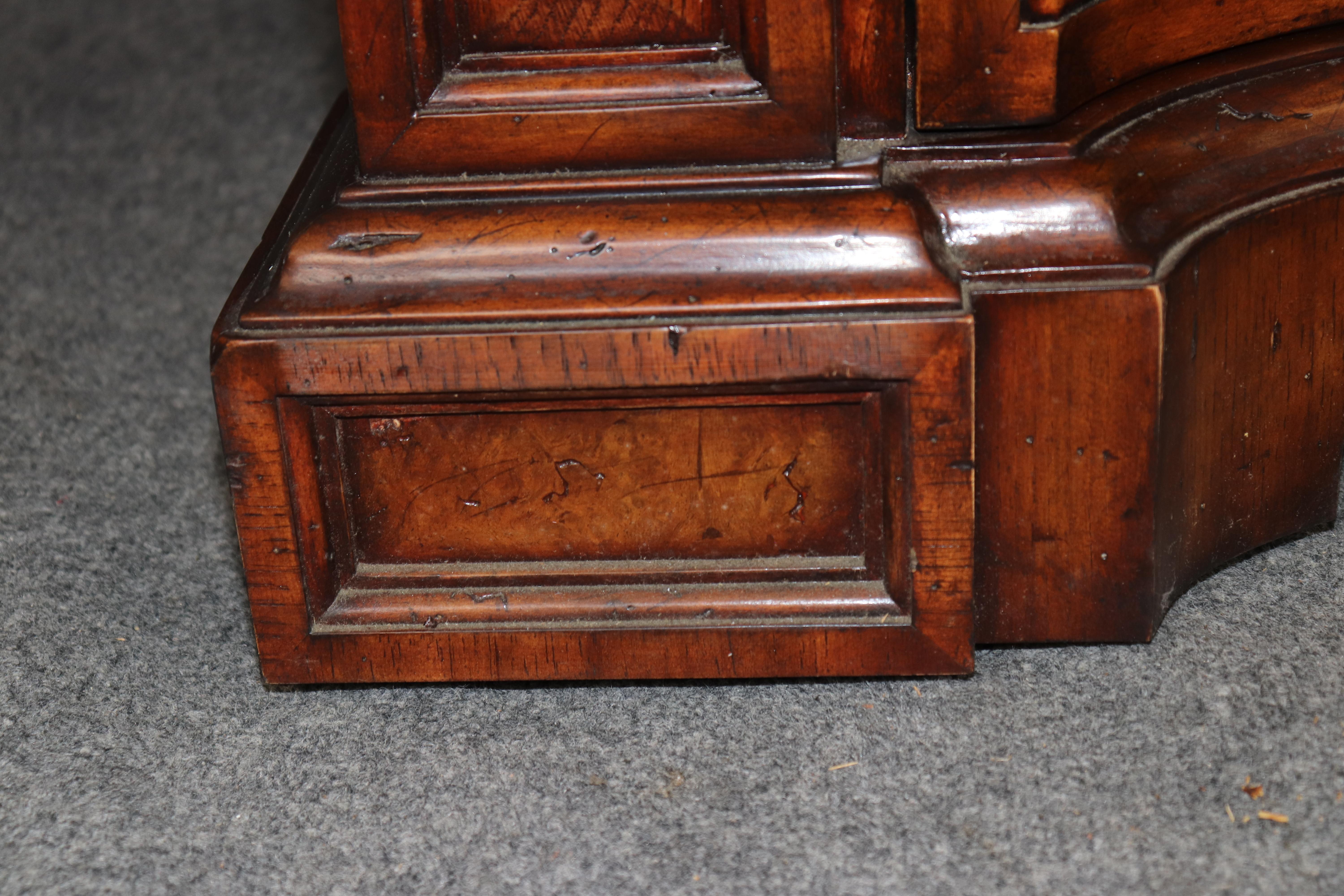 Aparador Buffet Estilo Georgiano Theodore Alexander Acabado Nogal Metal en venta