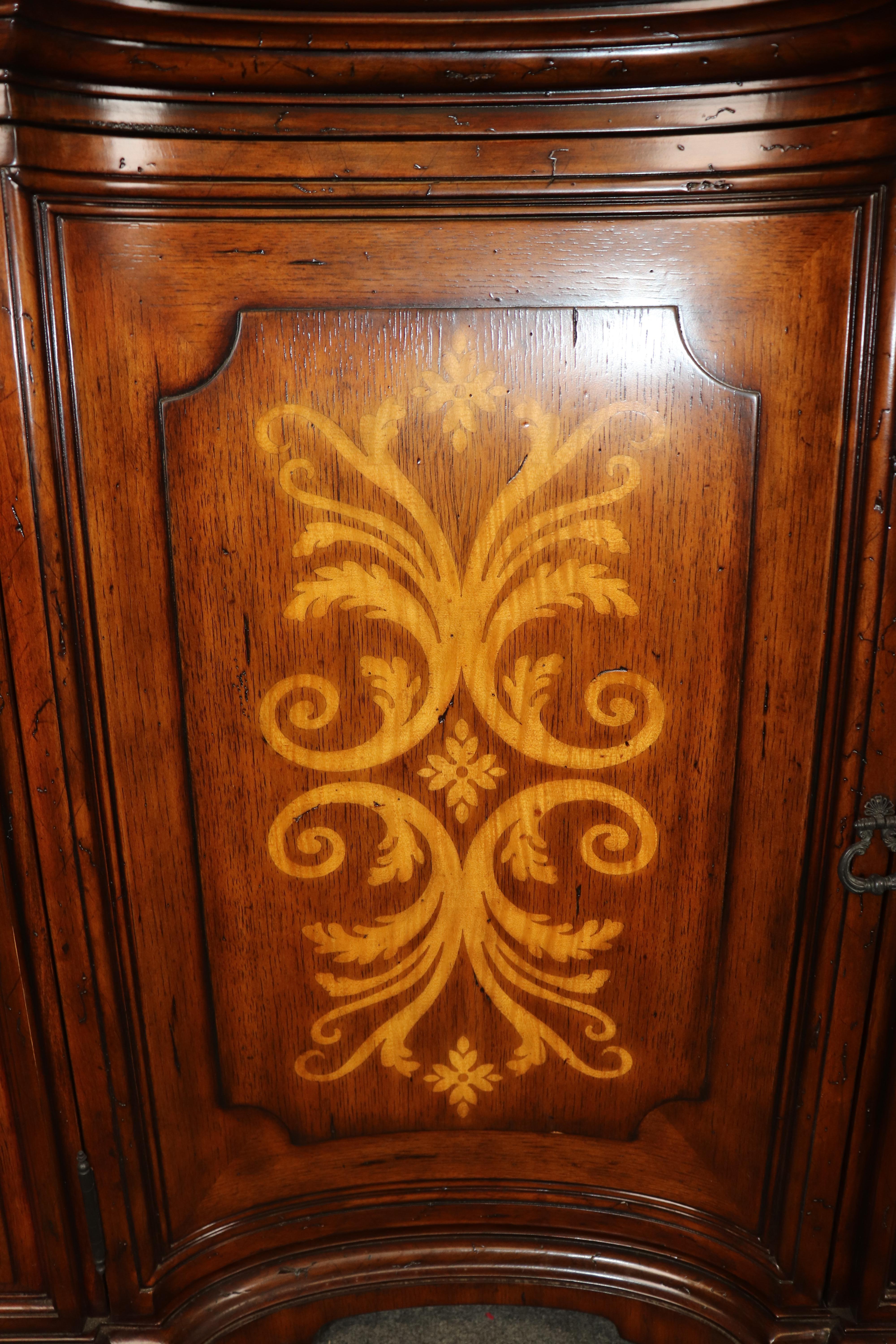 Aparador Buffet Estilo Georgiano Theodore Alexander Acabado Nogal en venta 2