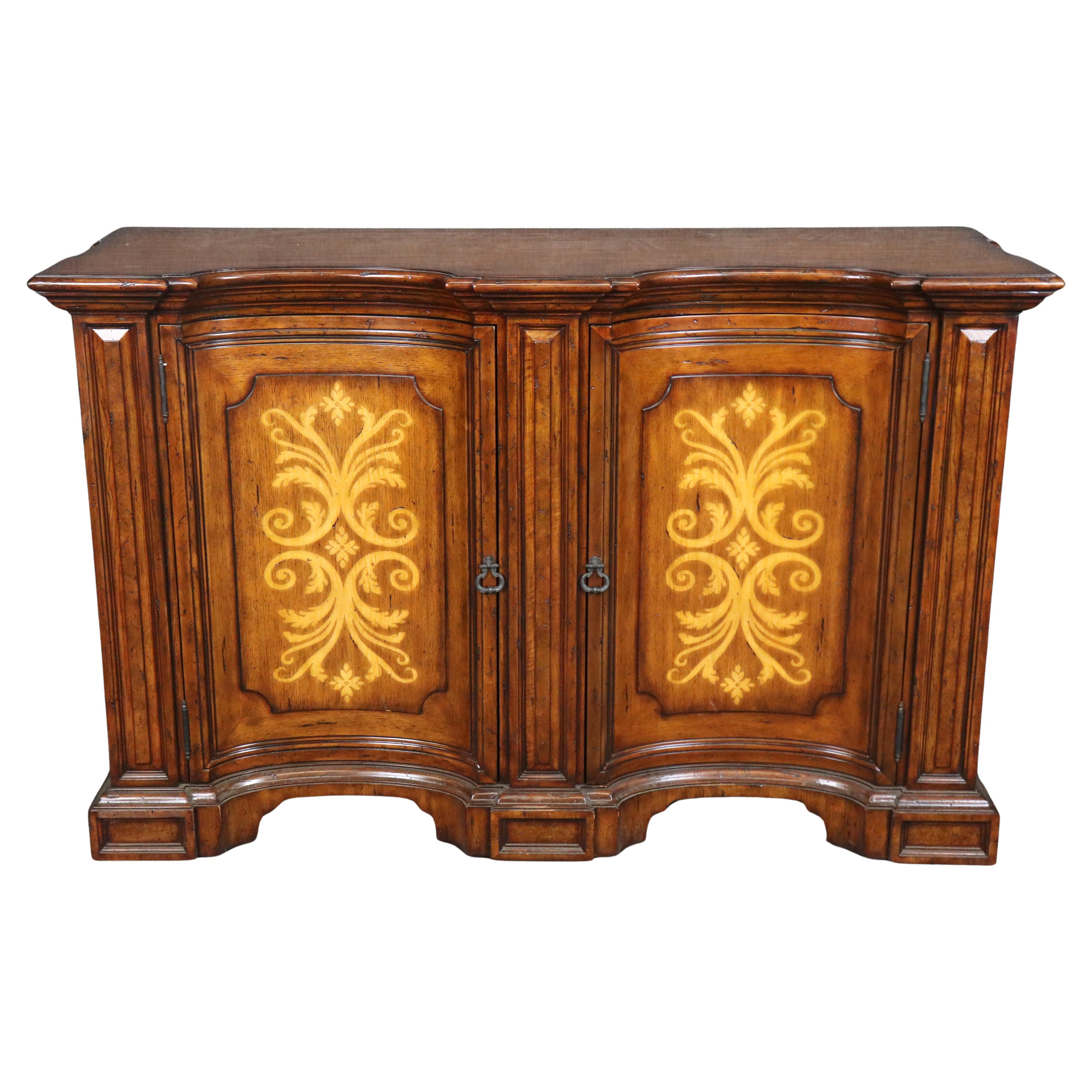Aparador Buffet Estilo Georgiano Theodore Alexander Acabado Nogal en venta
