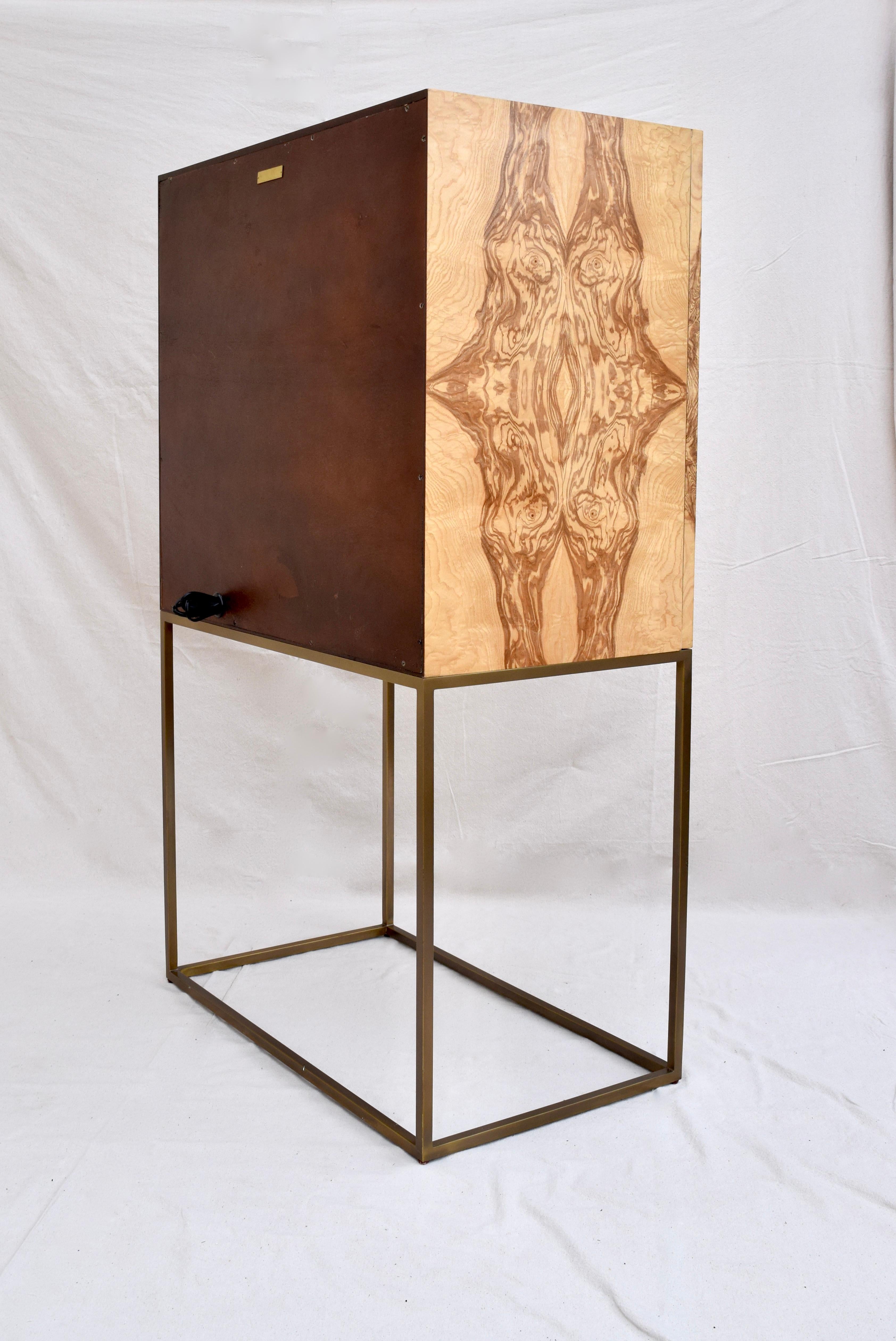 Theodore Alexander Keno Bros, Collection Burl and Brass Bar Cabinet In Excellent Condition For Sale In Southampton, NJ