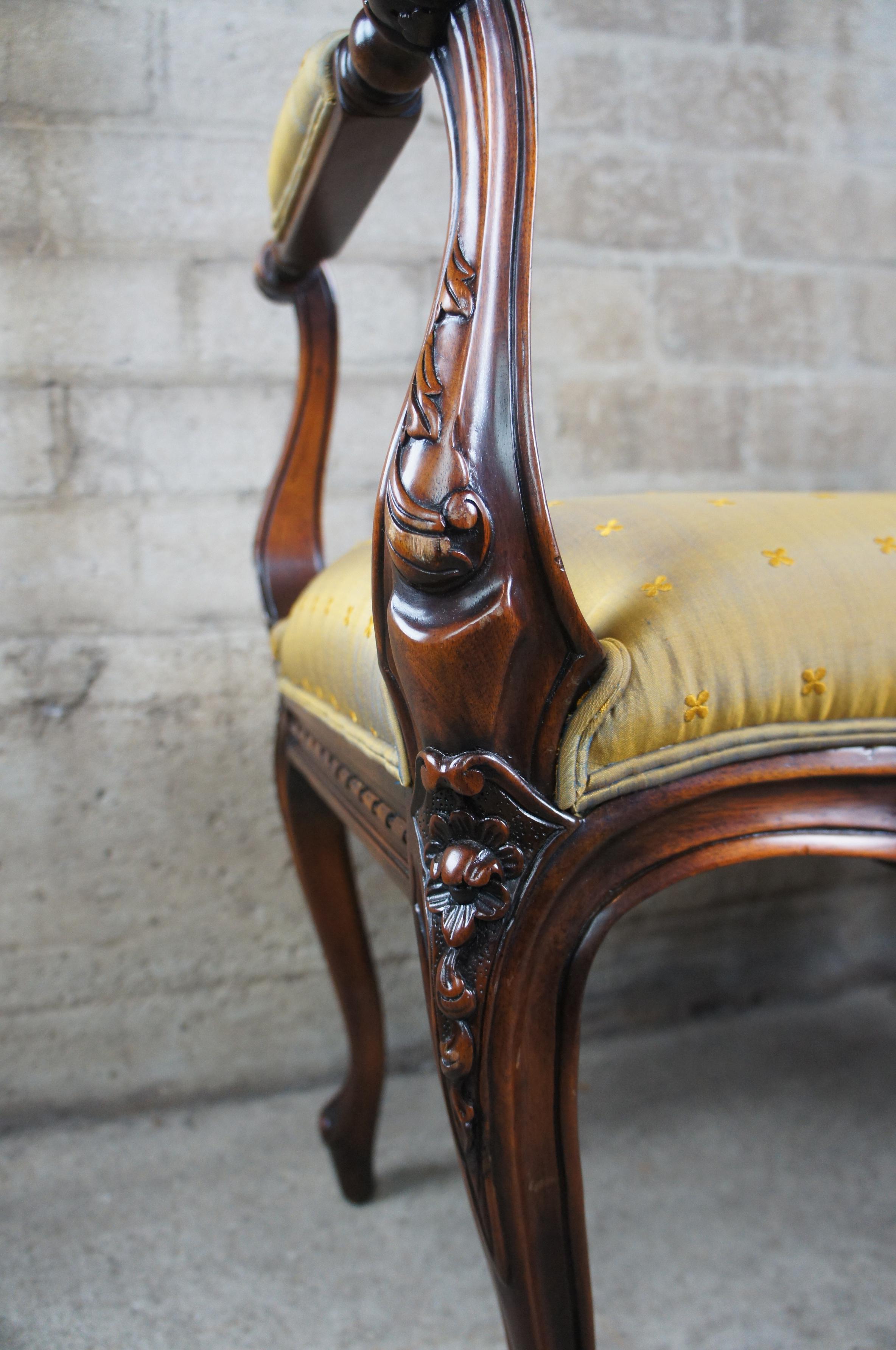 Theodore Alexander Living Room Louis XV Carved Stool Window Seat Bench 4400-150 In Good Condition In Dayton, OH
