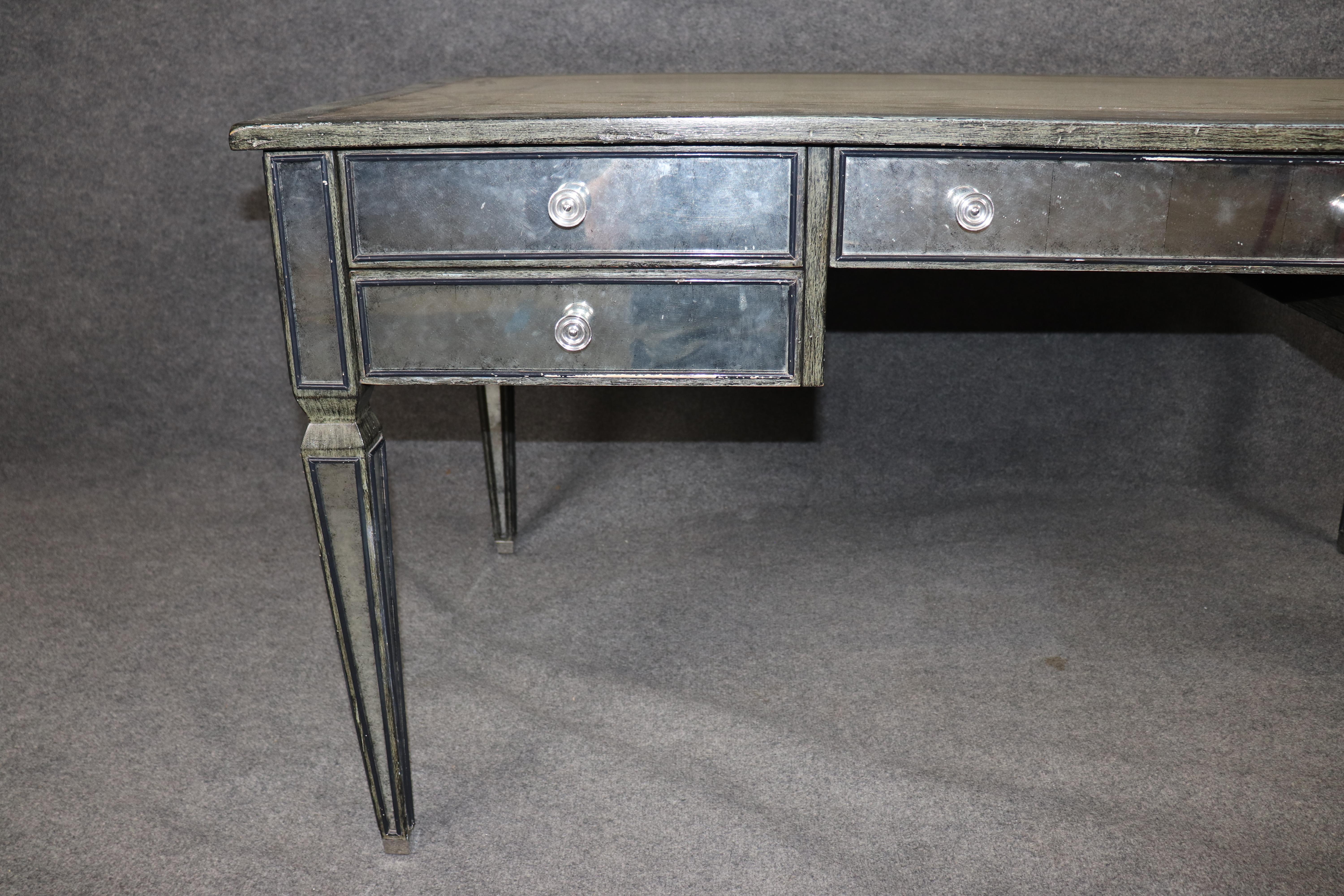 Theodore Alexander Louis XVI Stil verspiegelte Églomisé Lederplatte Schreibtisch Distressed im Angebot 6