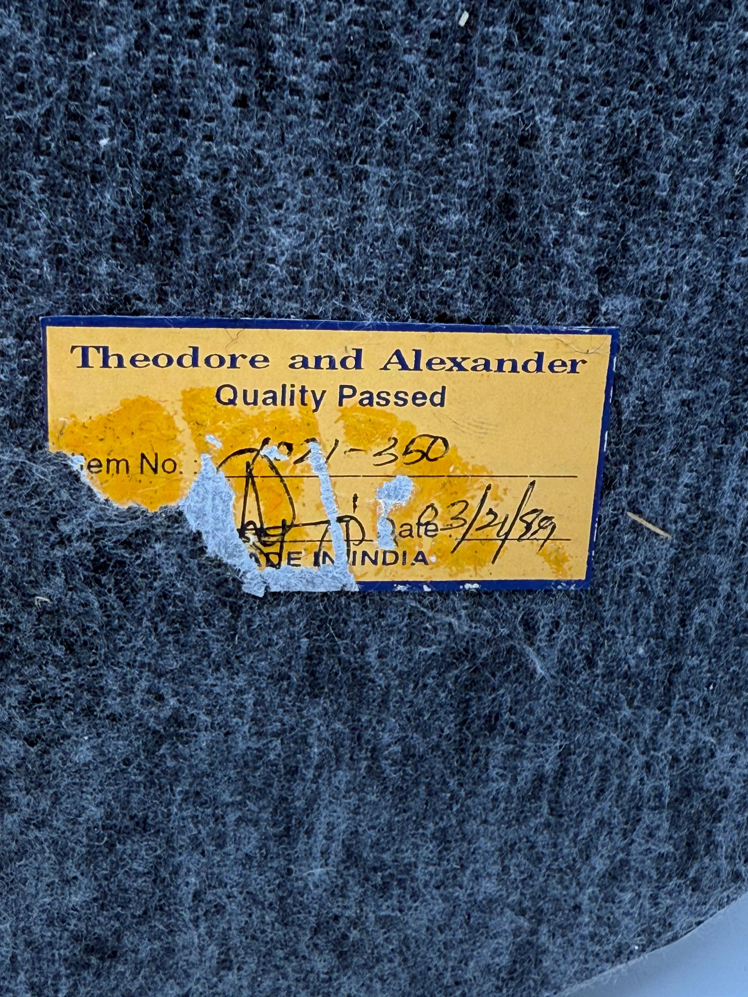 Theodore & Alexander Pie de garra neoclásico de bronce y mármol en venta 7