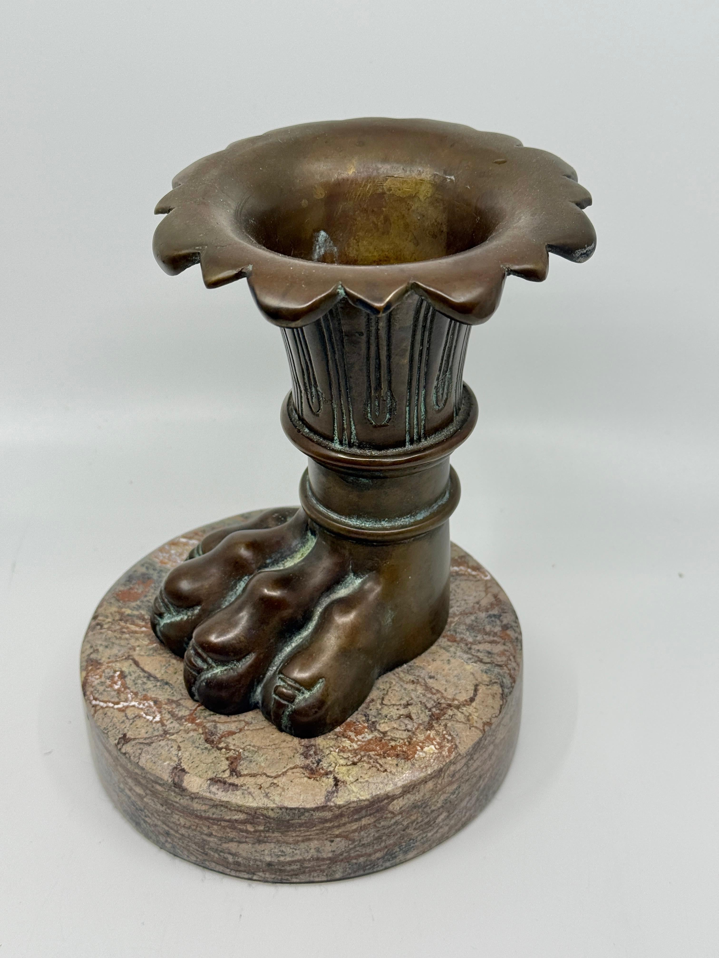 Theodore & Alexander Pie de garra neoclásico de bronce y mármol Indio en venta