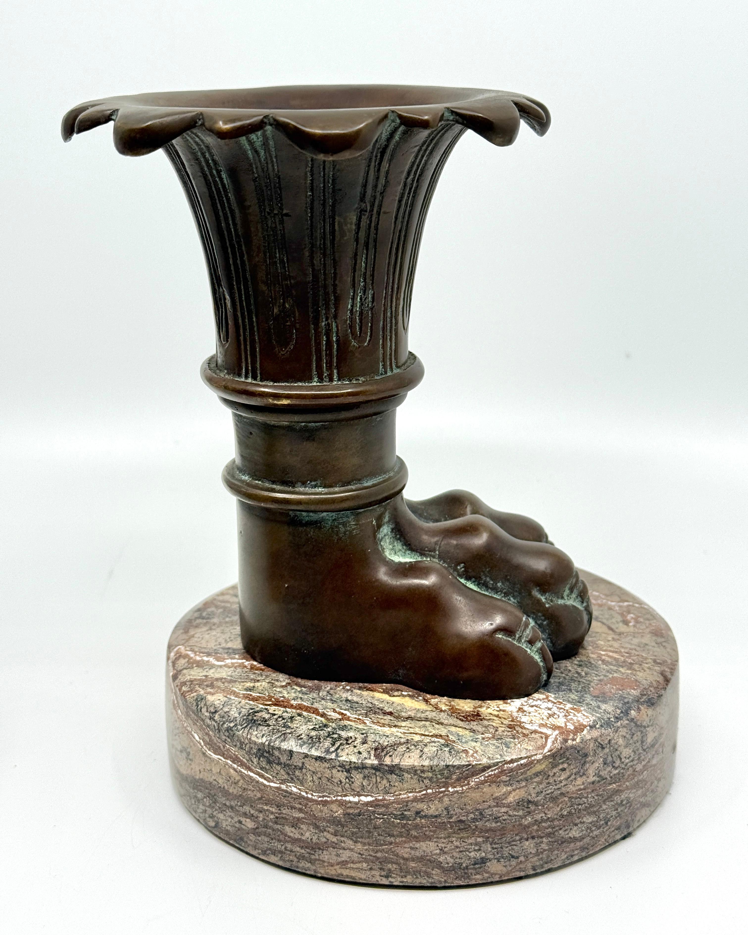 Theodore & Alexander Pie de garra neoclásico de bronce y mármol en venta 1