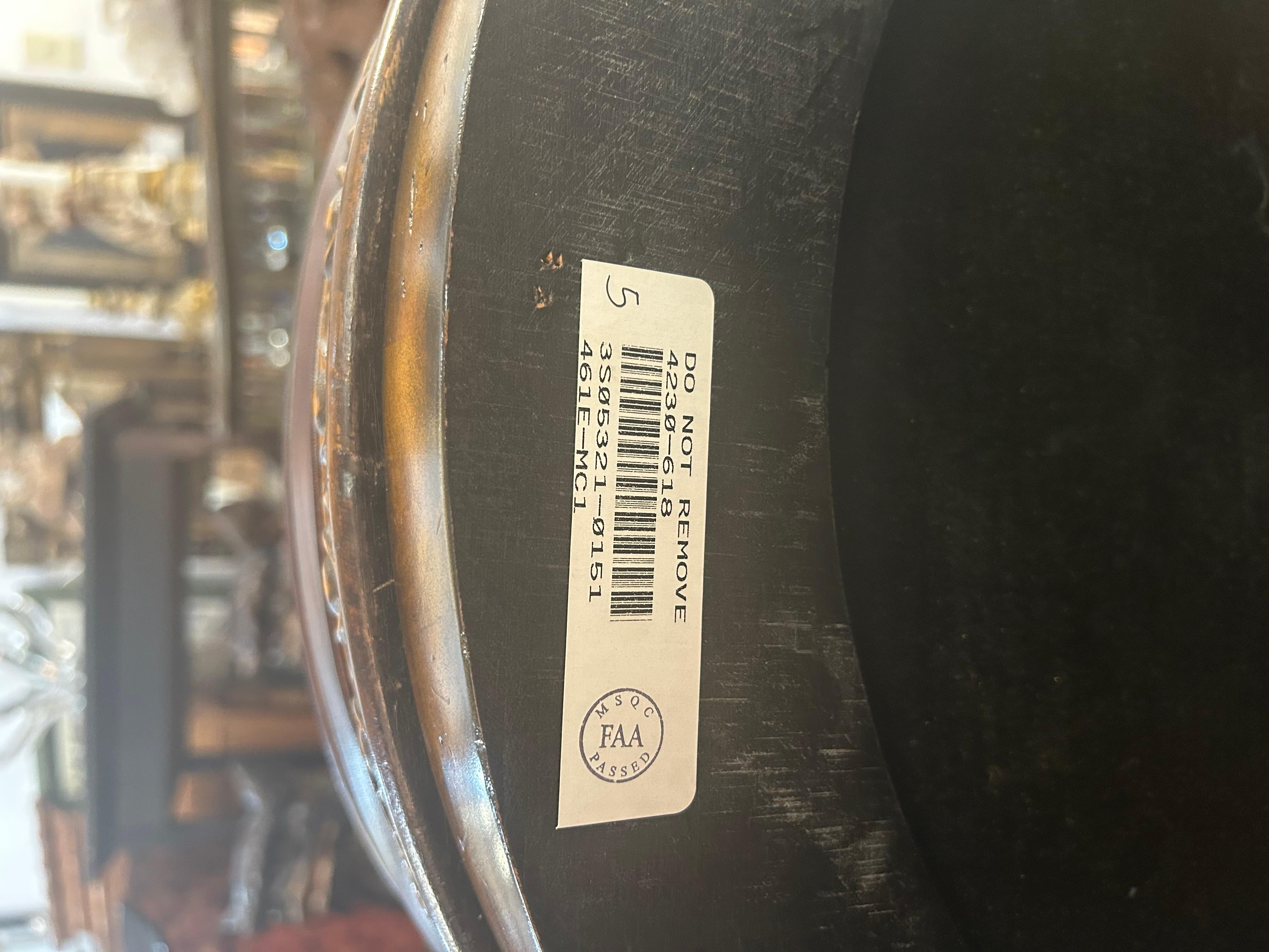 Paire de tabourets de bar pivotants Theodore Alexander en cuir bordeaux en vente 2