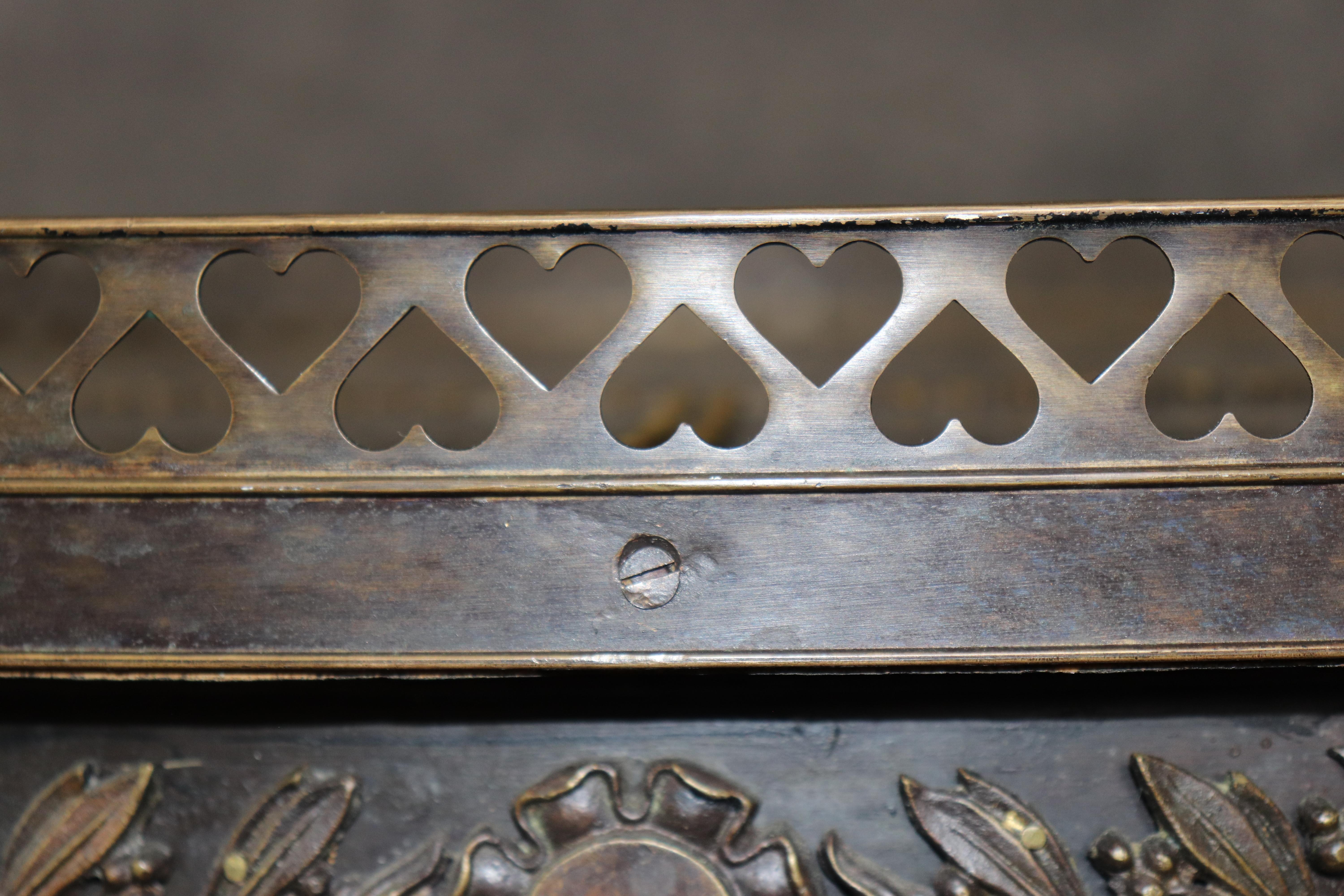 Table centrale figurative en bronze patiné Theodore Alexander en vente 3