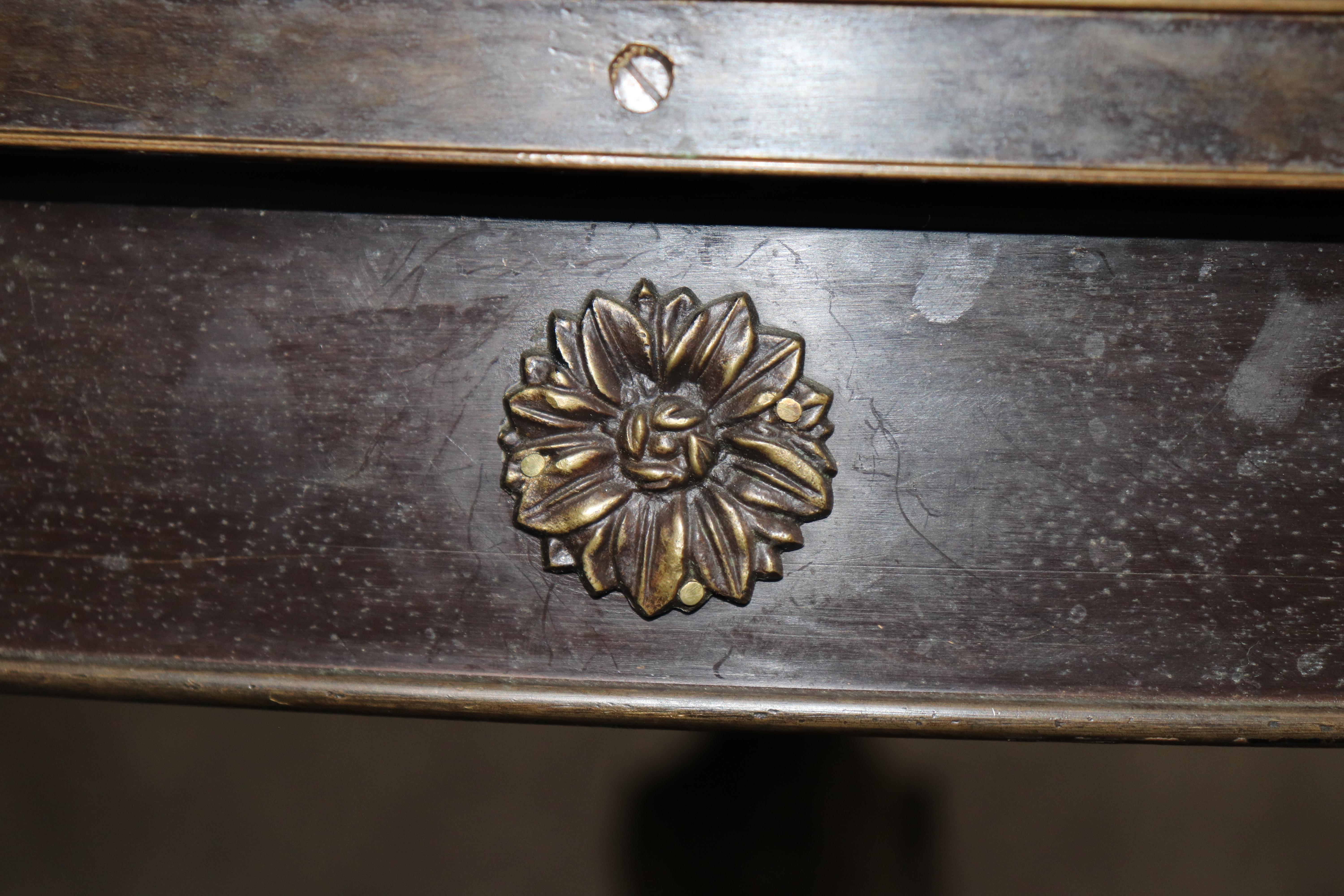 Table centrale figurative en bronze patiné Theodore Alexander en vente 4