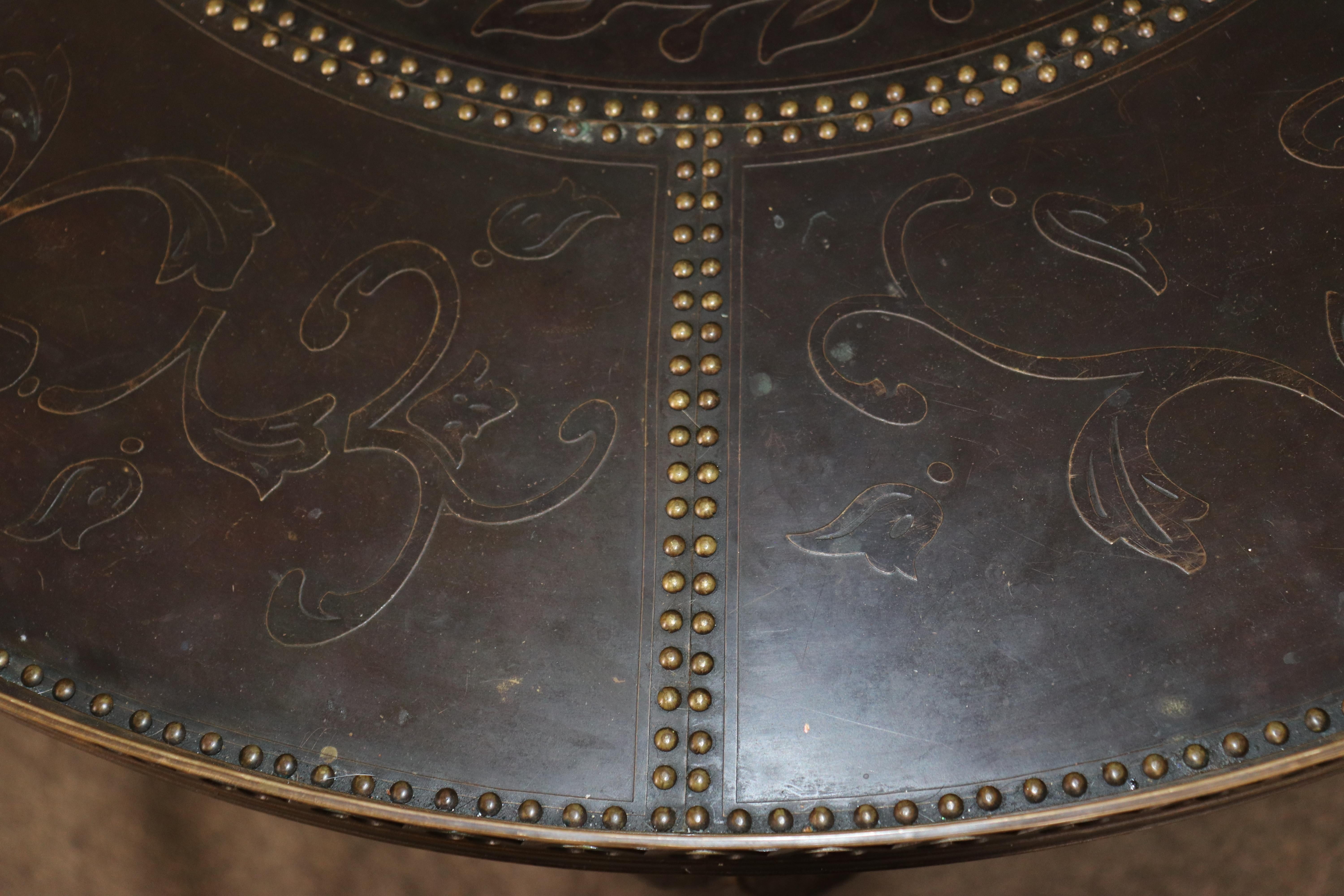 Table centrale figurative en bronze patiné Theodore Alexander en vente 6