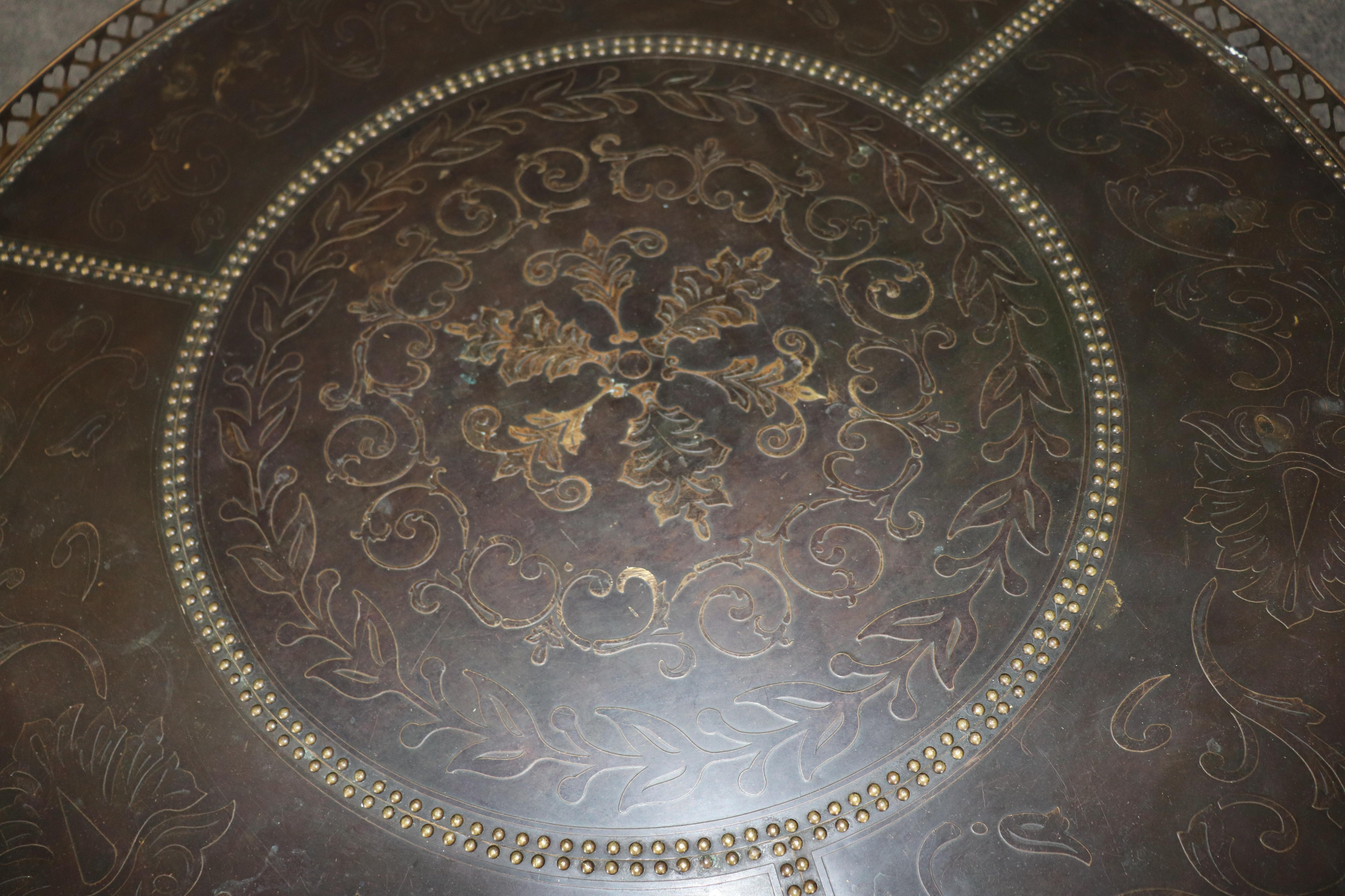 Table centrale figurative en bronze patiné Theodore Alexander en vente 7
