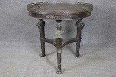 Tavolo da centro figurato in bronzo patinato Theodore Alexander