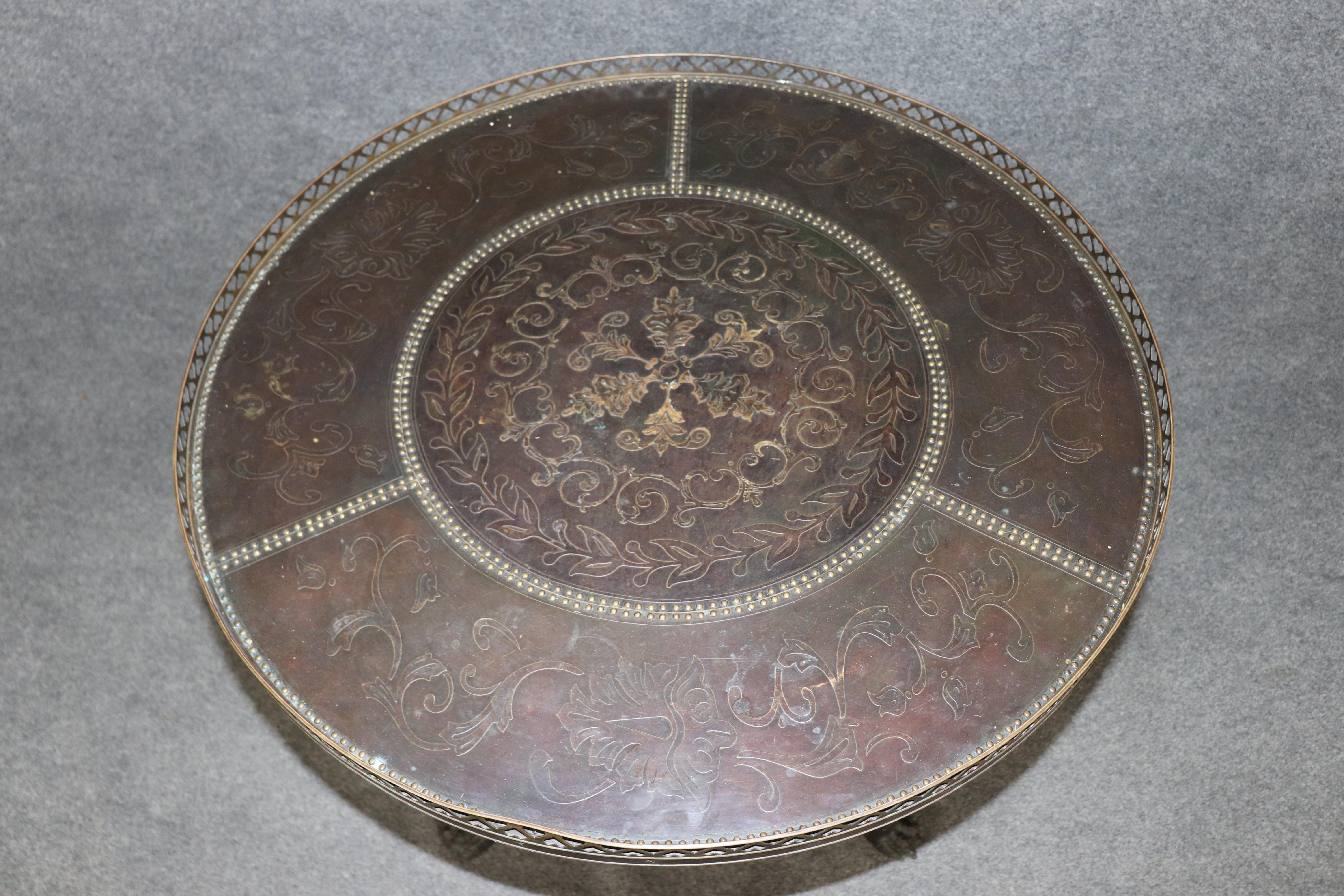 Vietnamien Table centrale figurative en bronze patiné Theodore Alexander en vente