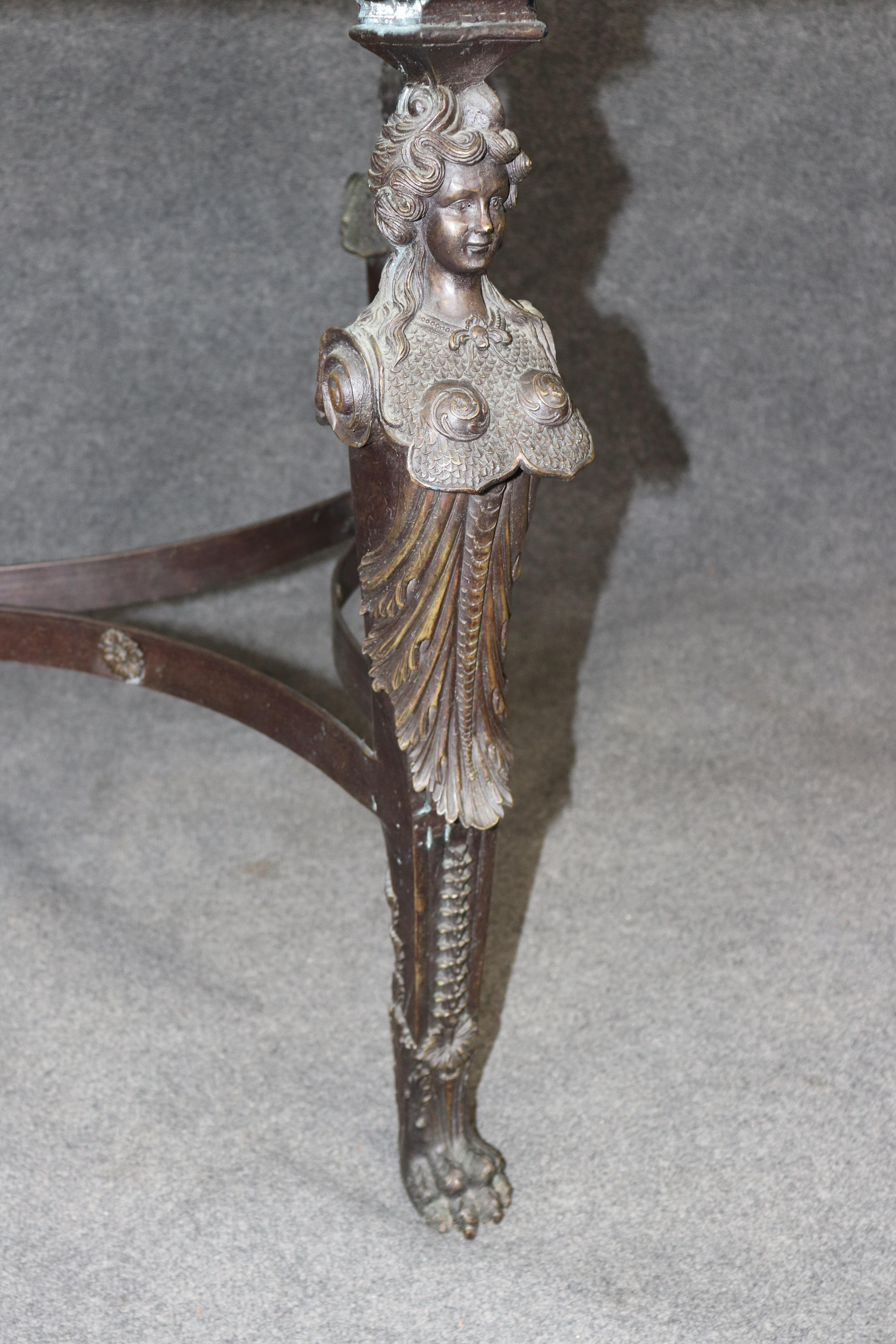 Fait main Table centrale figurative en bronze patiné Theodore Alexander en vente