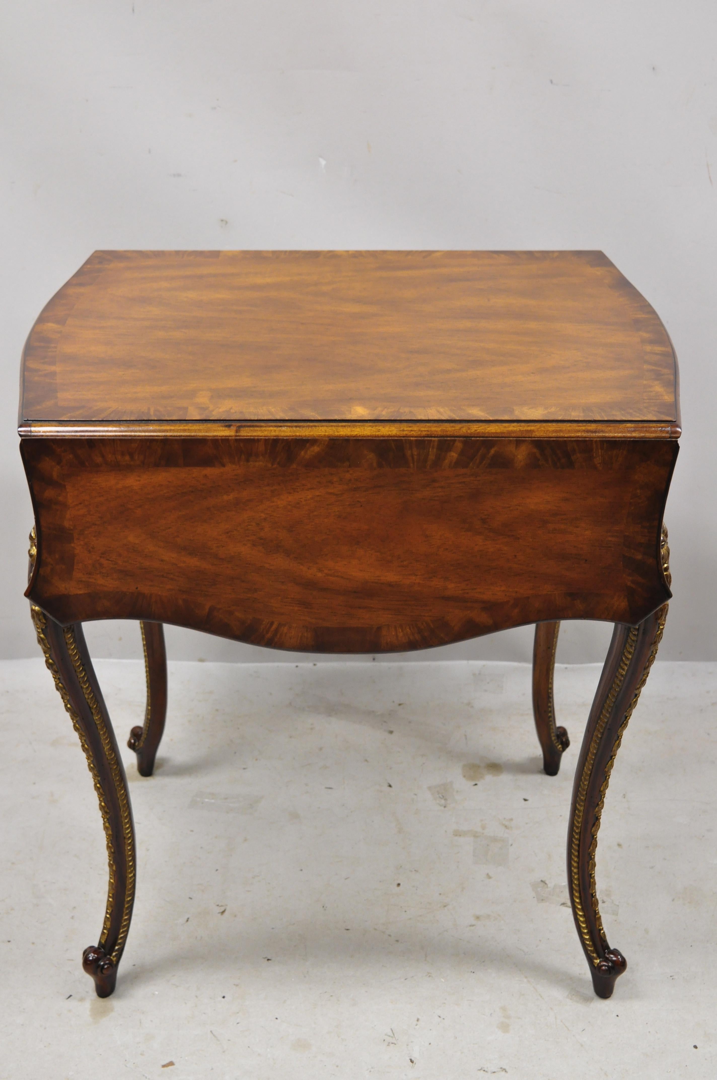 Theodore Alexander Replica English George III Pembroke Drop-Leaf Table In Good Condition For Sale In Philadelphia, PA