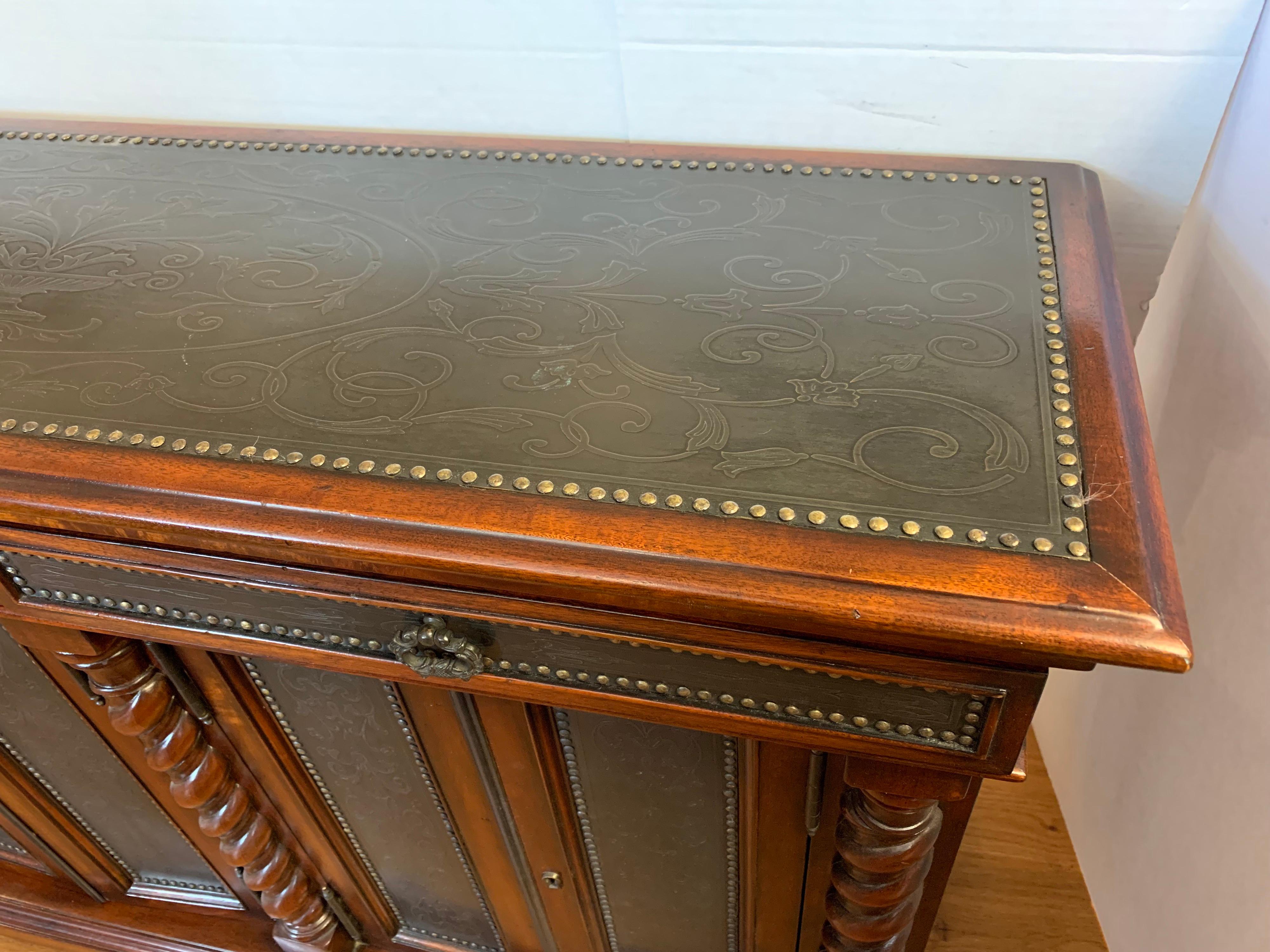 Chippendale Theodore Alexander Signed Mahogany Claw Feet Credenza Bar Console Sideboard