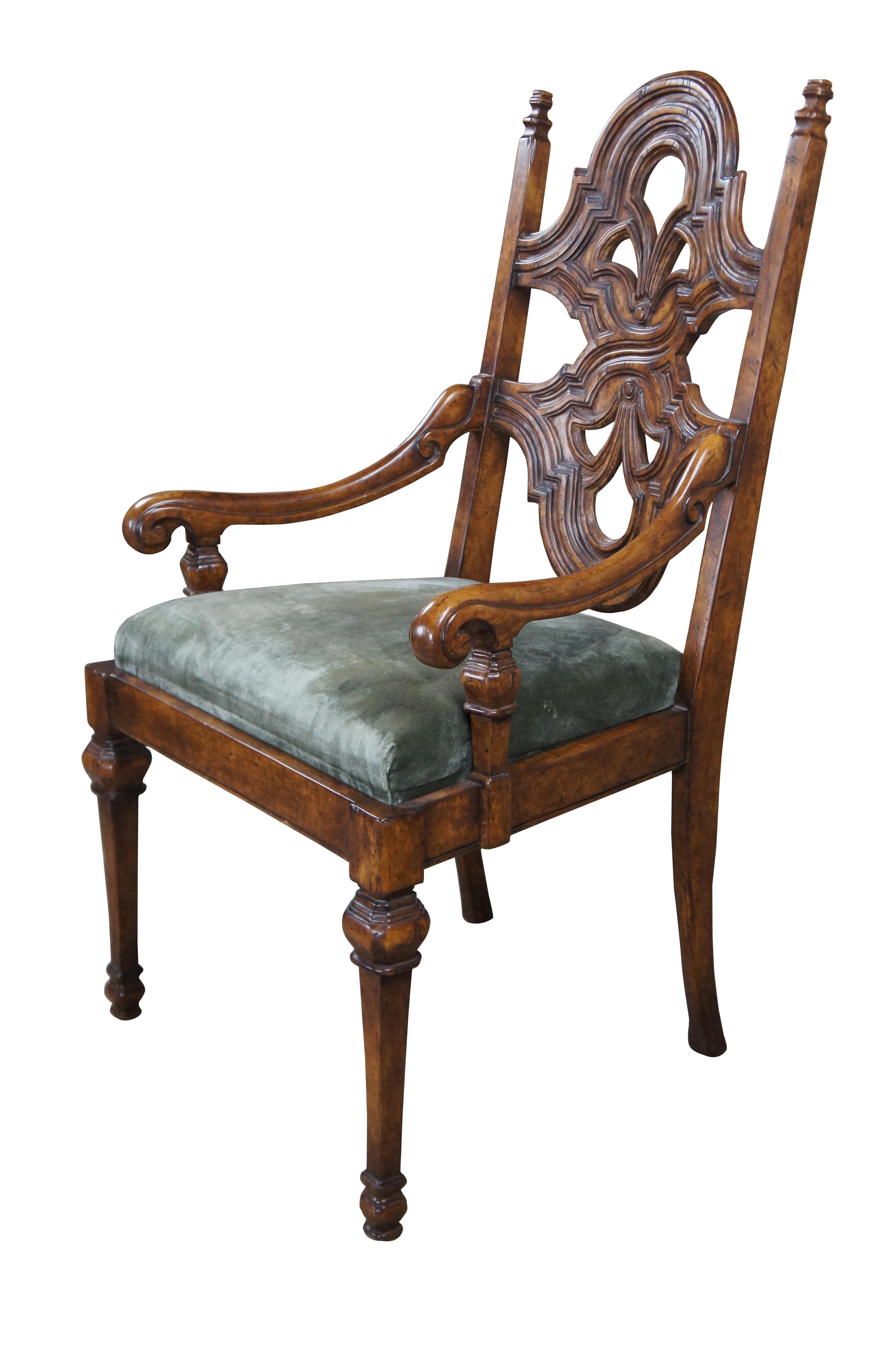 Ein charmanter Sessel des späten 20. Jahrhunderts von Theodore Alexander. Mahagonirahmen mit verflochtener und durchbrochener Rückenlehne über grünem Samtsitz und quadratischen, konischen Beinen. Hervorragend geeignet für die Verwendung als