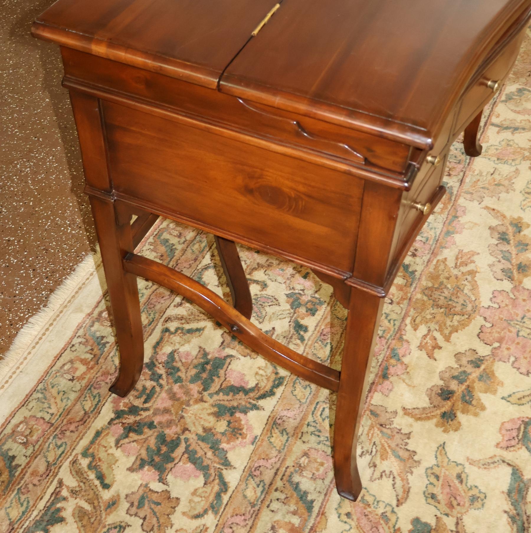 XXI secolo e contemporaneo Theodore Alexander The Residency 7100 Bowfront Slide Out Campaigner Writing Desk in vendita