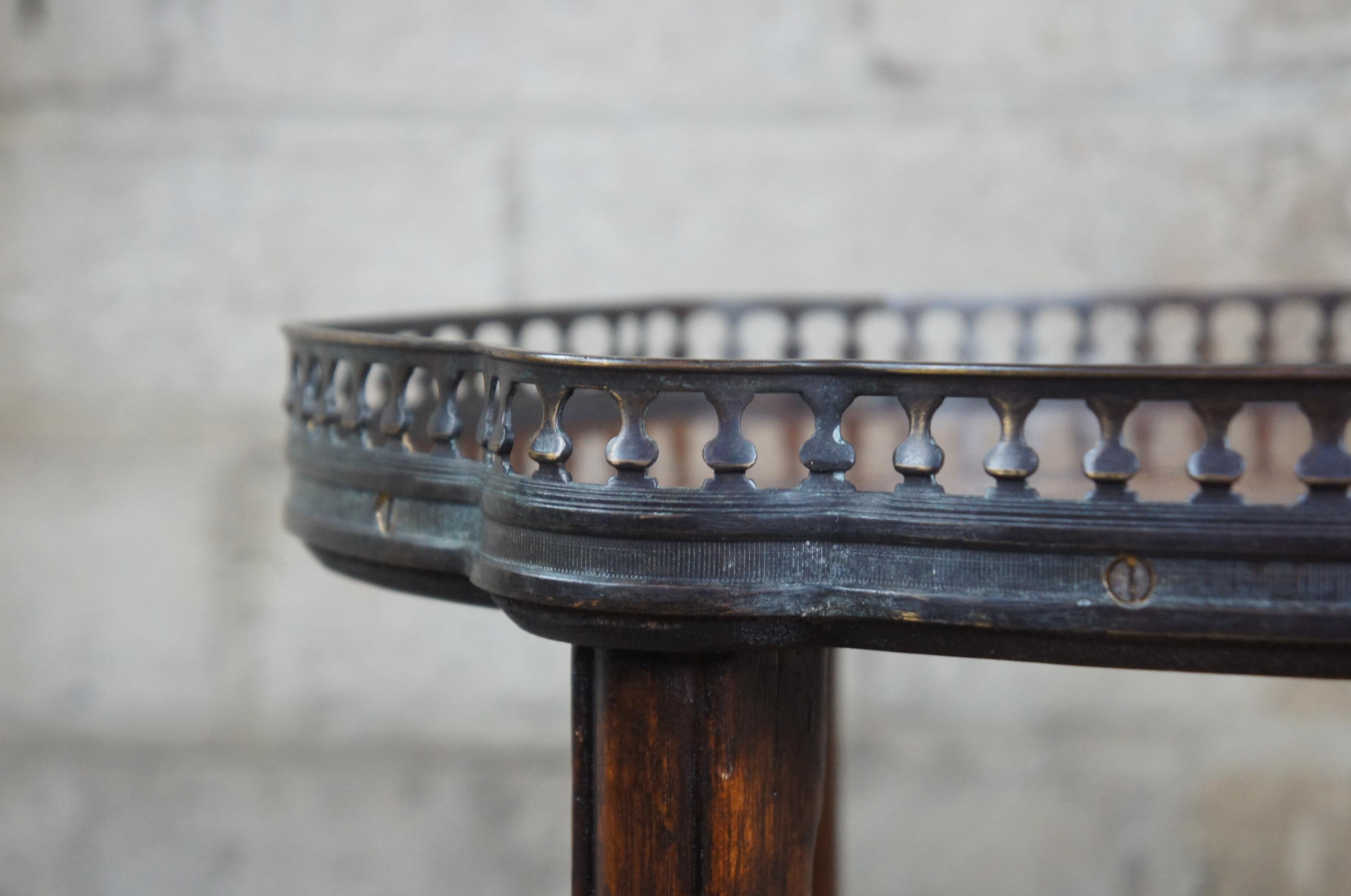 Theodore Alexander Tiered Burl Wood English Side Accent Table w Gallery 5005-182 In Good Condition In Dayton, OH