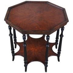 Table araignée octogonale traditionnelle Theodore Alexander en noyer à 2 niveaux avec accents centraux