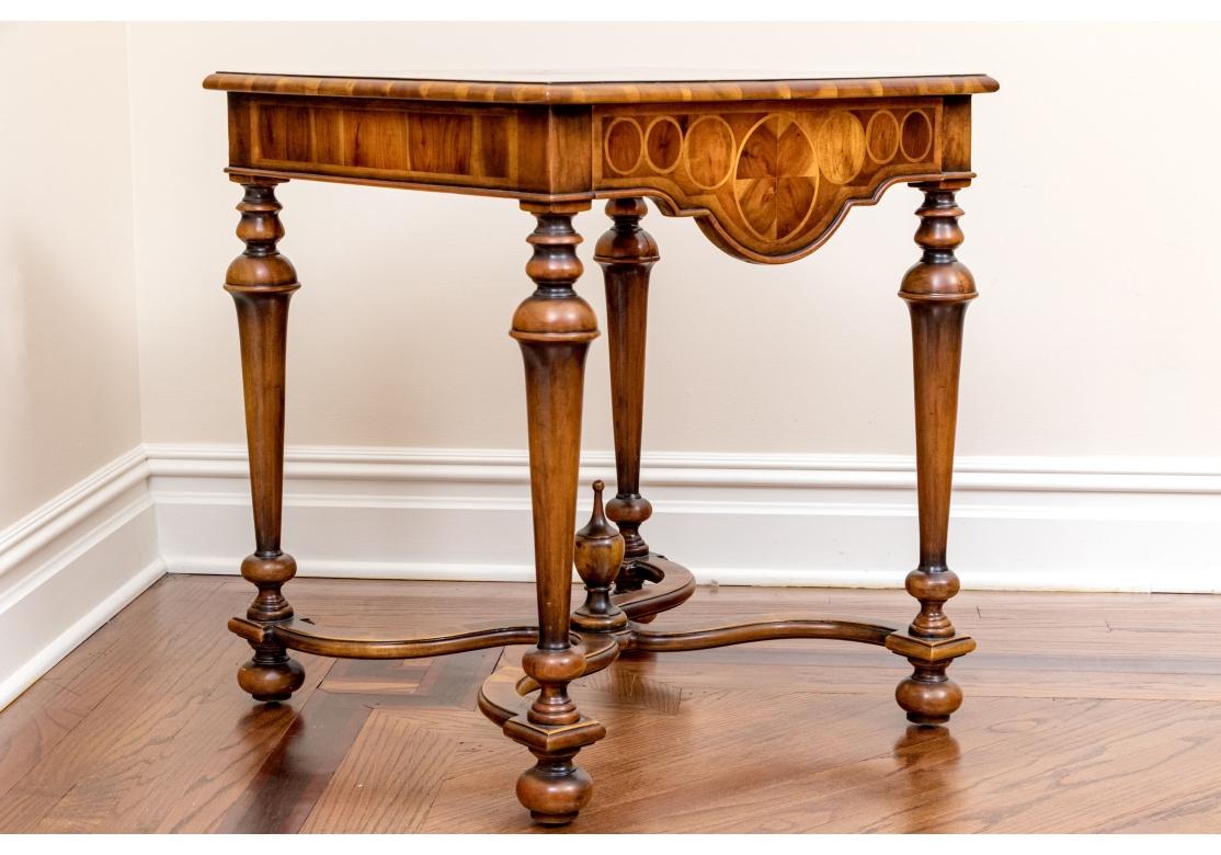 Table d'appoint de style anglais Theodore Alexander William & Mary en vente 3