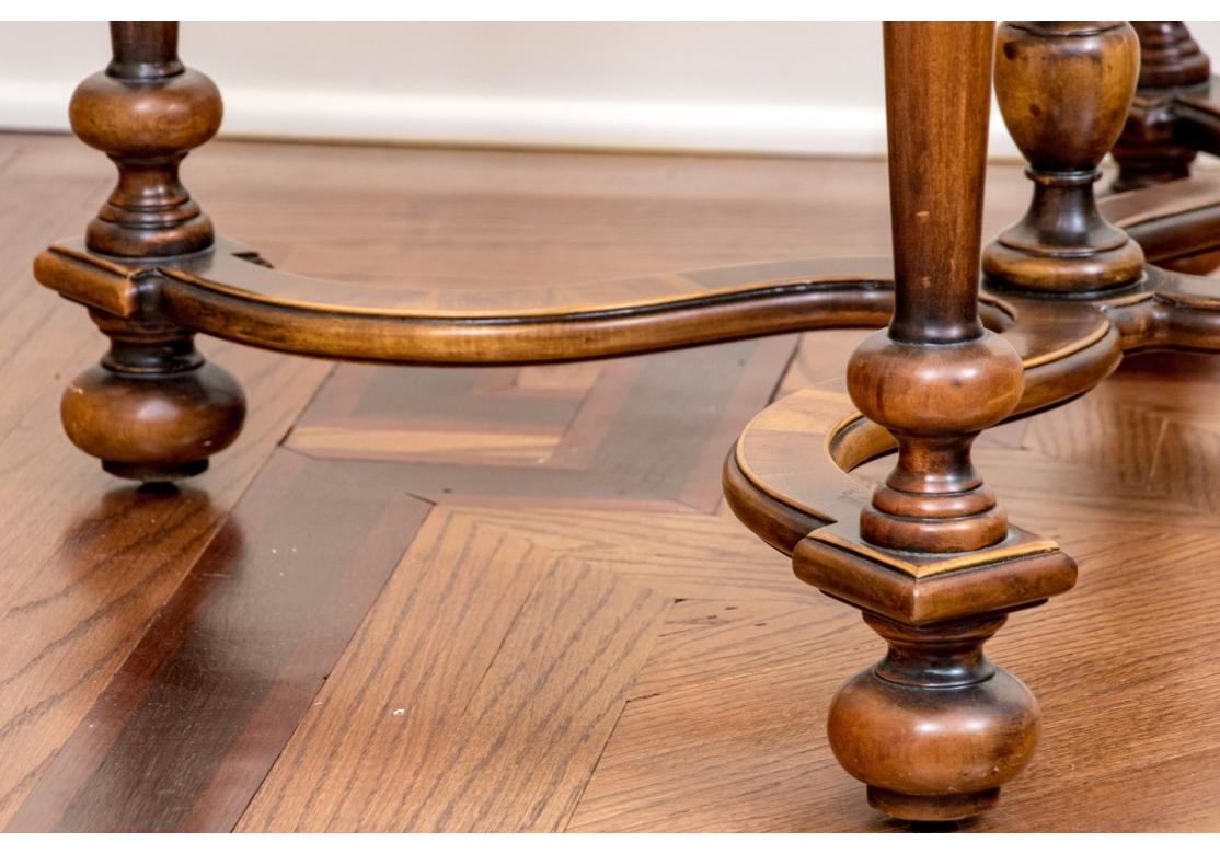 William and Mary Table d'appoint de style anglais Theodore Alexander William & Mary en vente