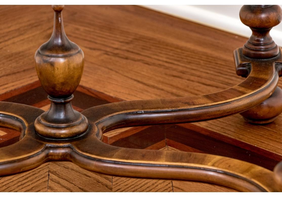 Table d'appoint de style anglais Theodore Alexander William & Mary en vente 2