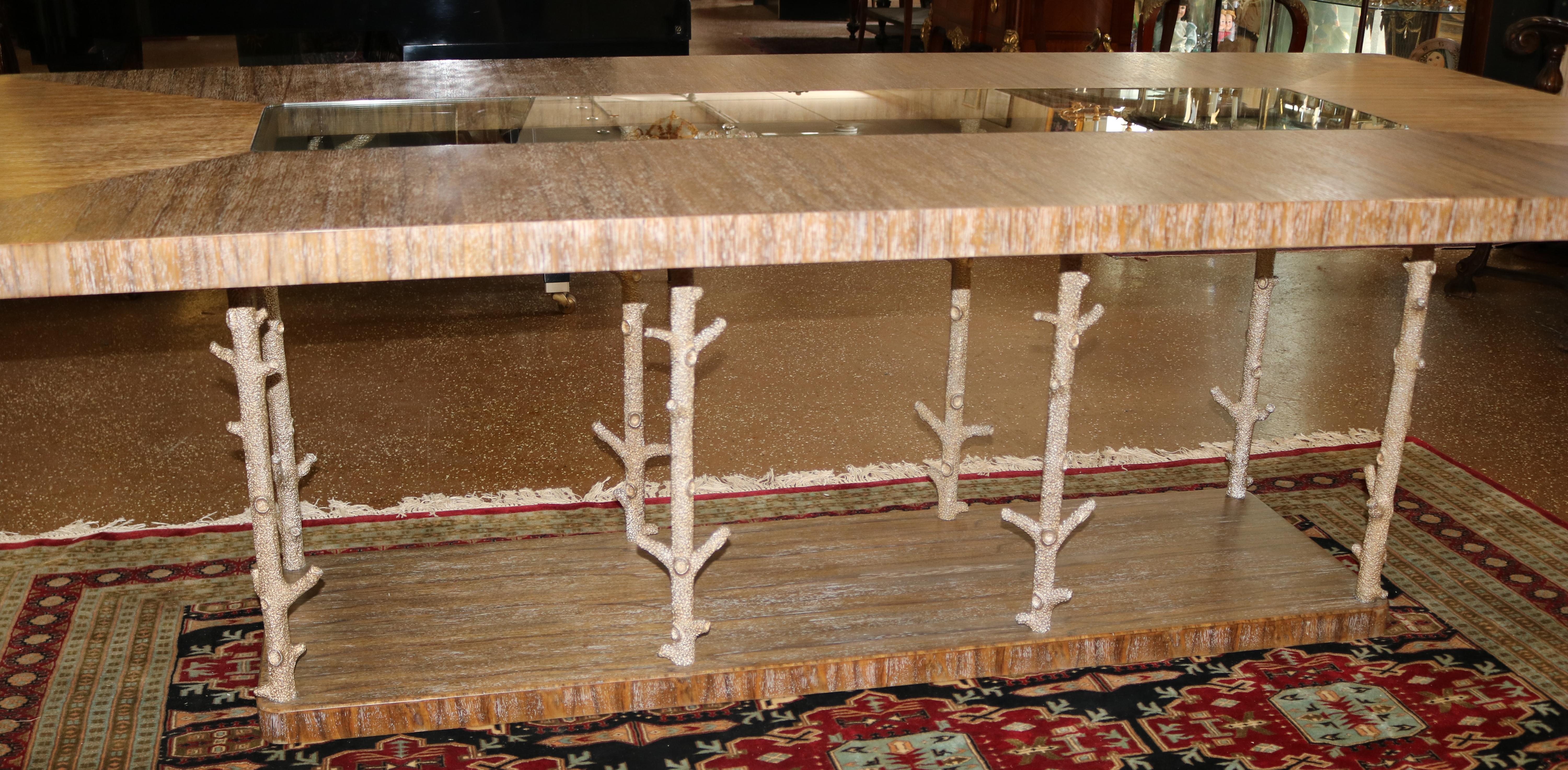 Table de conférence Theodore Alexander Wynwood II style faux bois en vente 3