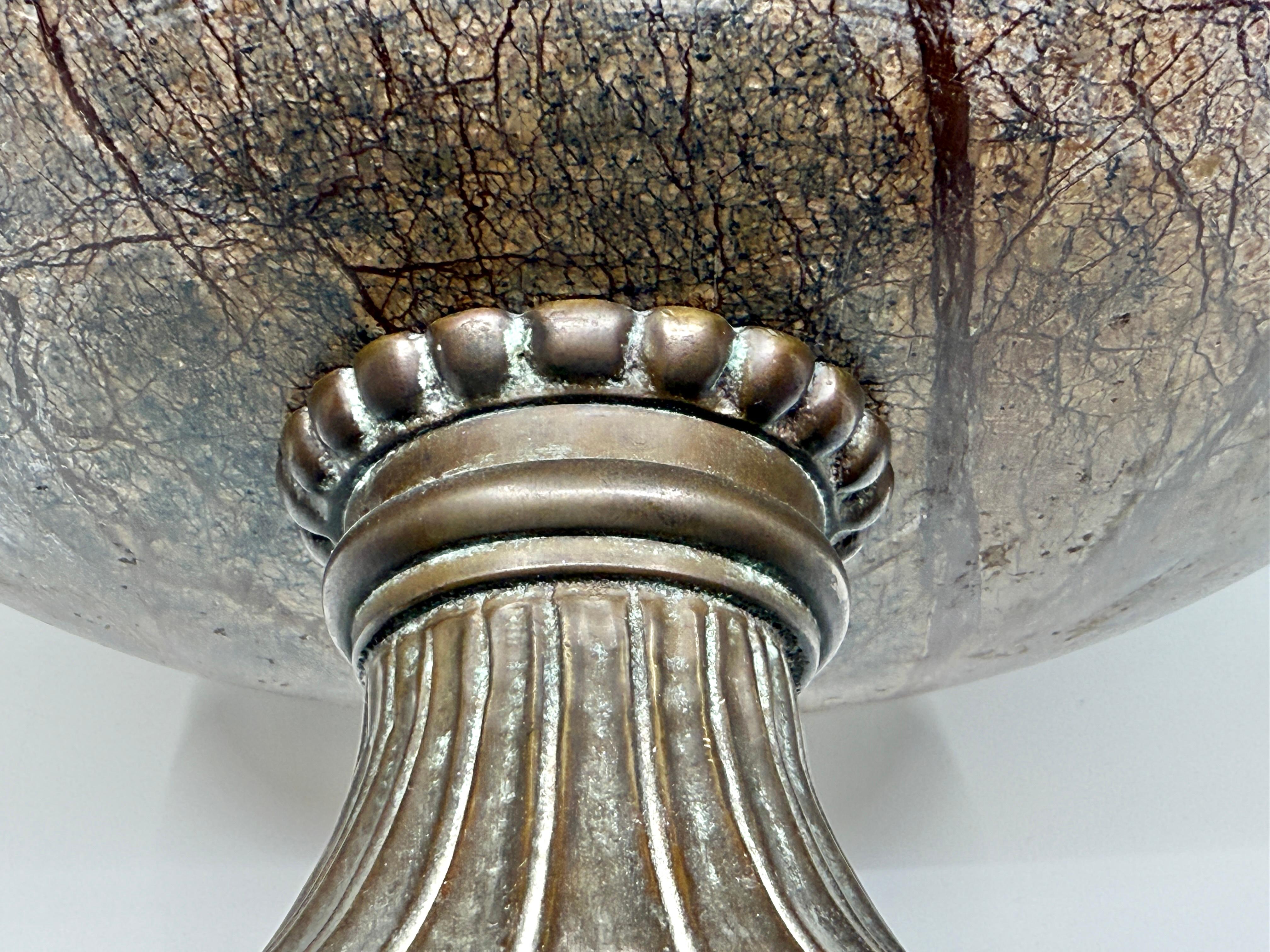 Compota neoclásica de mármol montada en bronce Theodore y Alexander en venta 9