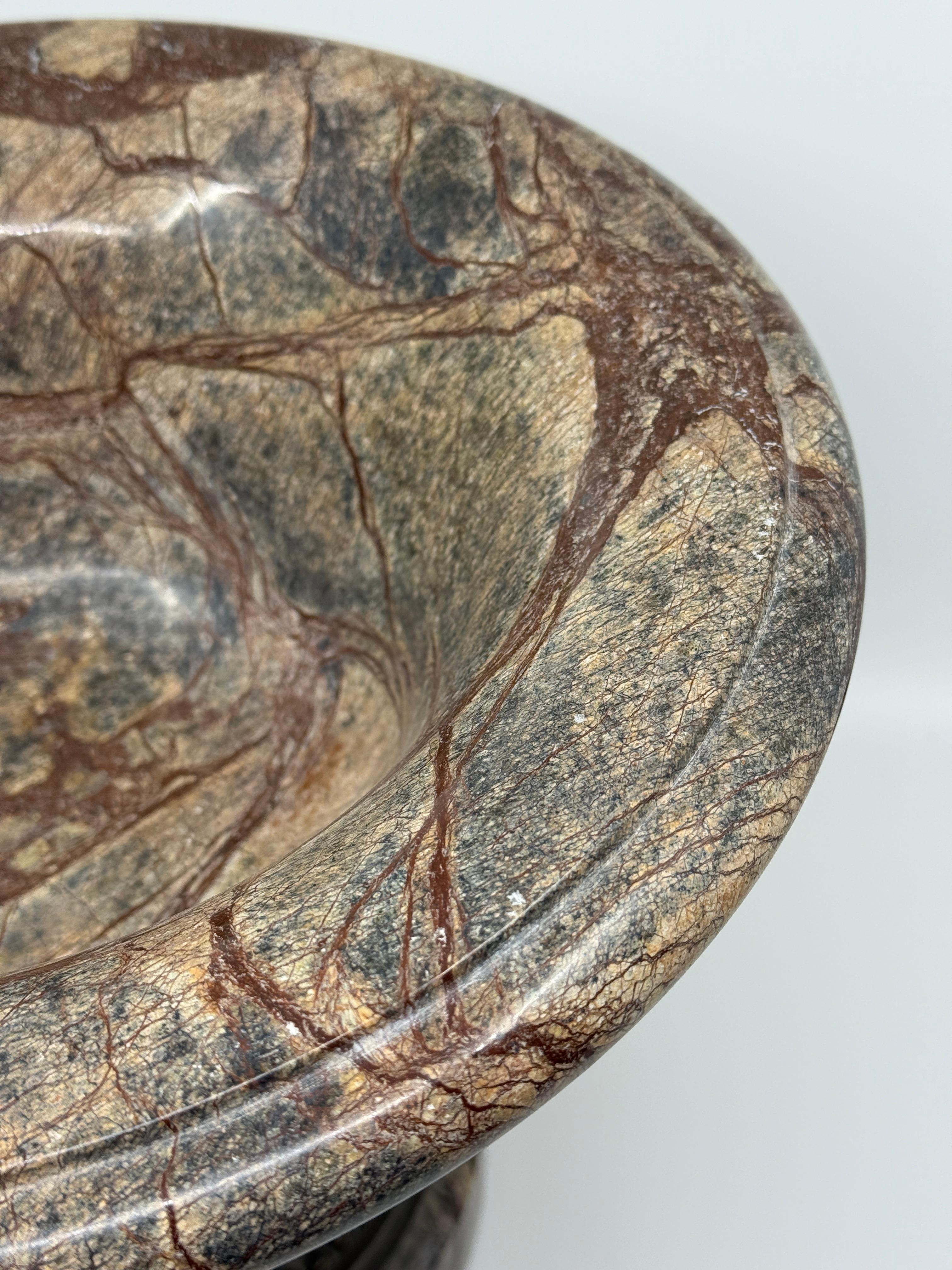 Compota neoclásica de mármol montada en bronce Theodore y Alexander finales del siglo XX en venta