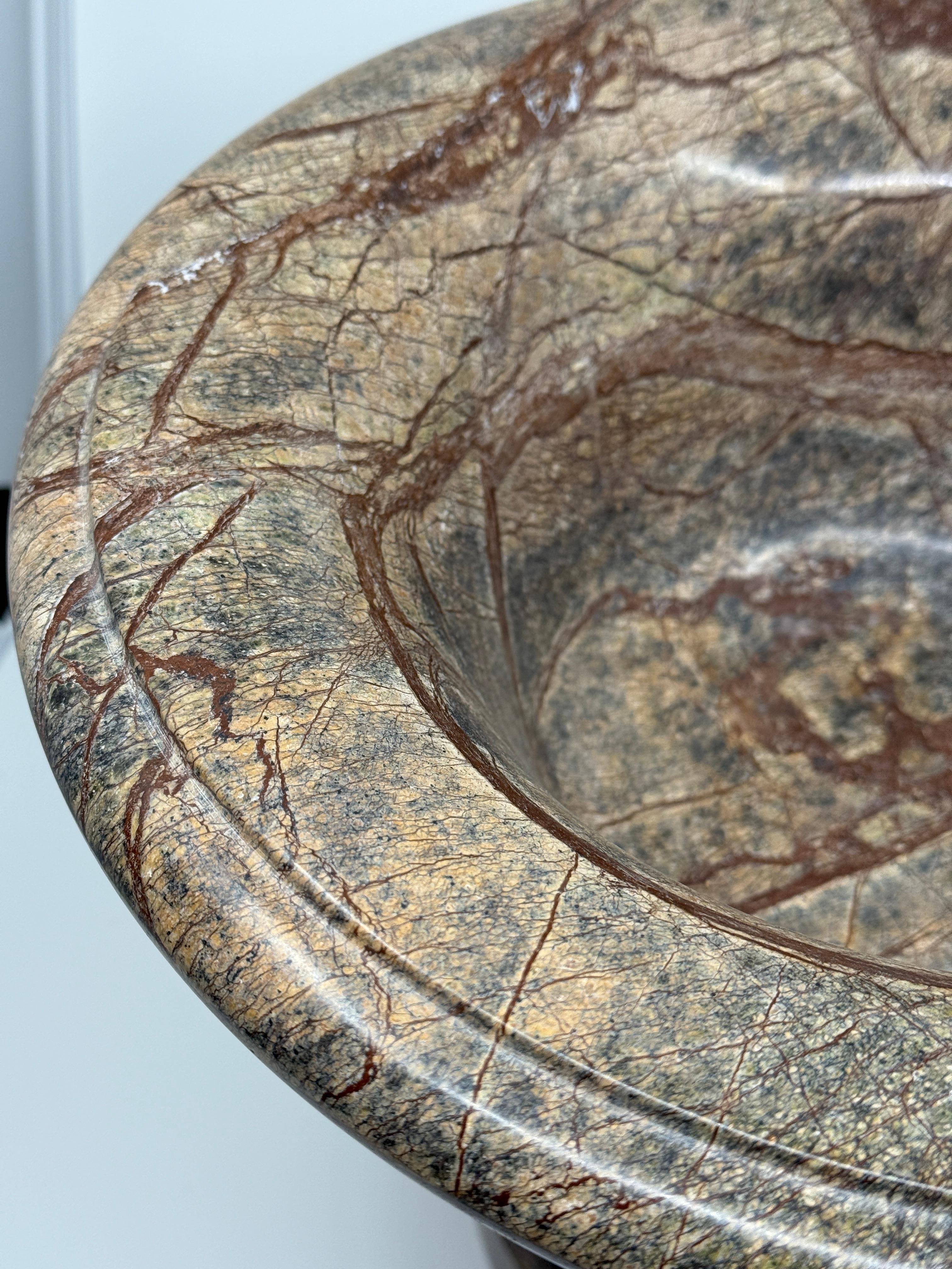 Compota neoclásica de mármol montada en bronce Theodore y Alexander Bronce en venta