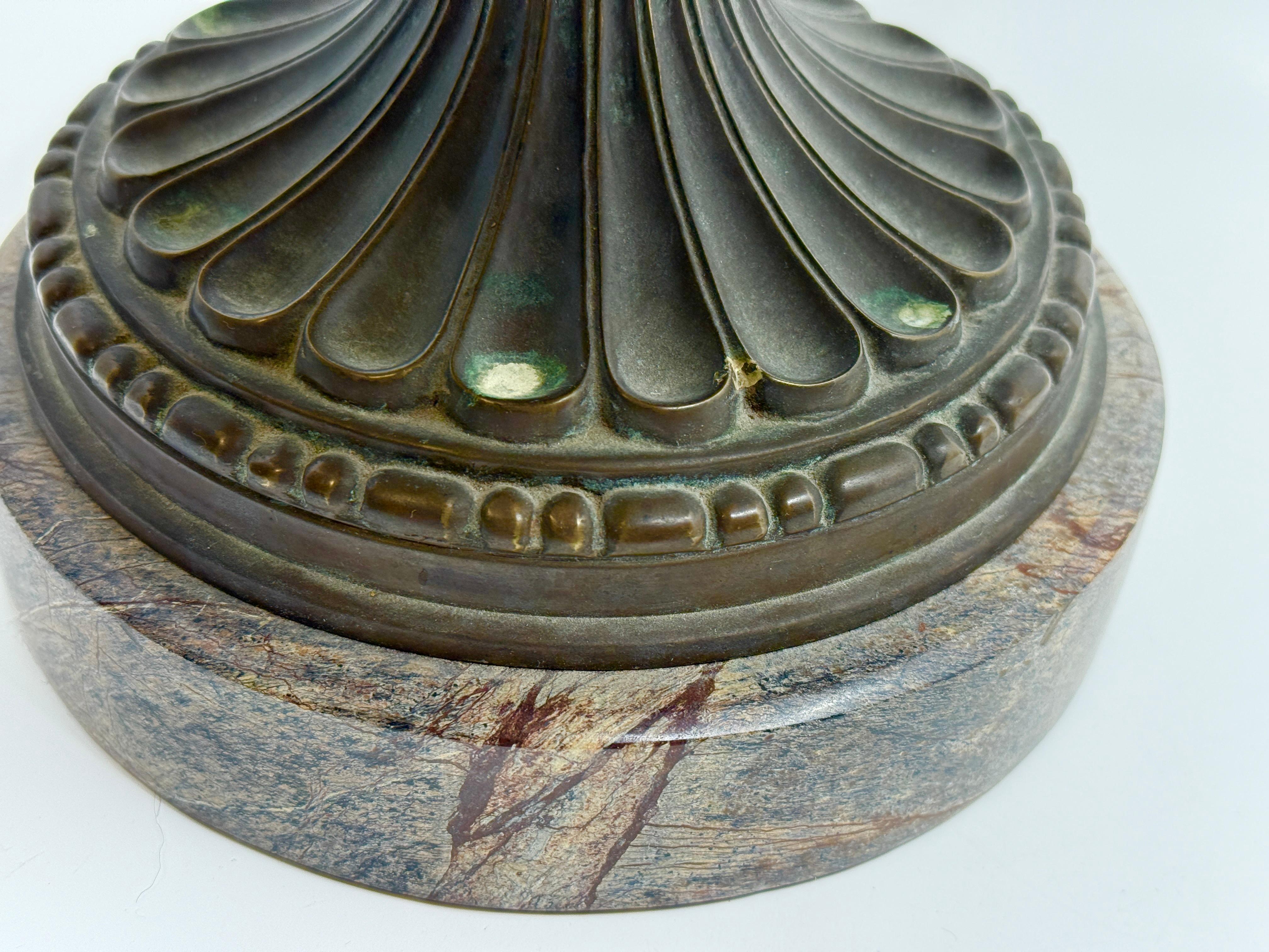 Compota neoclásica de mármol montada en bronce Theodore y Alexander en venta 1