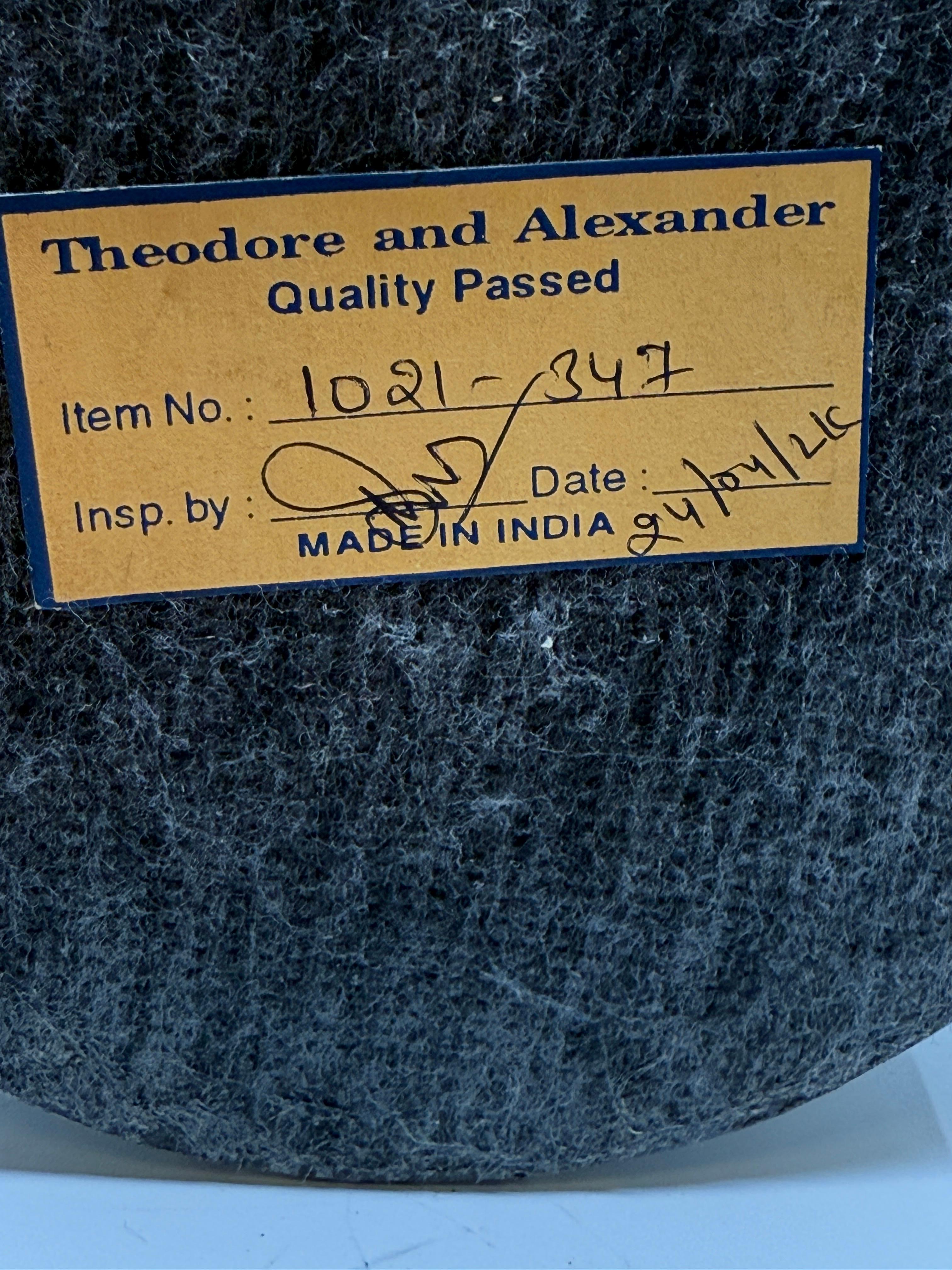 Esfera de mármol neoclásica montada en bronce Theodore Alexander en venta 7
