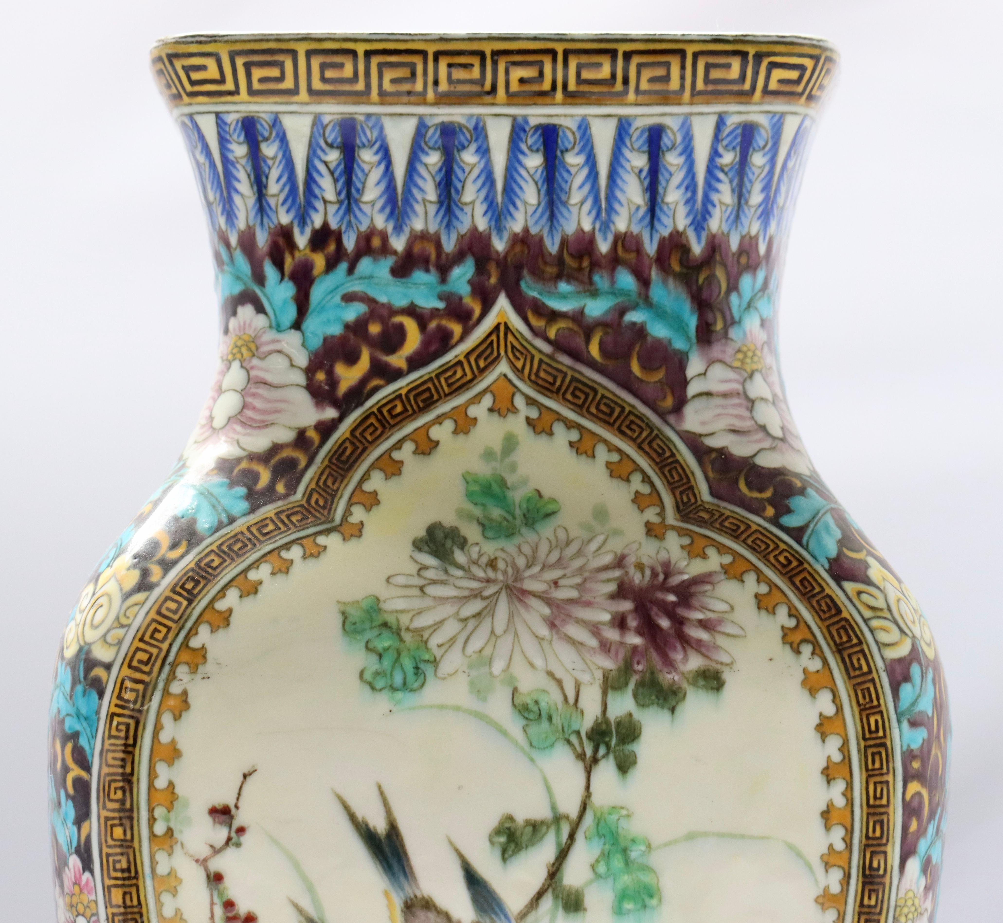 Vase Quadrangulaire en faïence polychromée japonaise de Theodore Deck (1823-1891), en vente 1