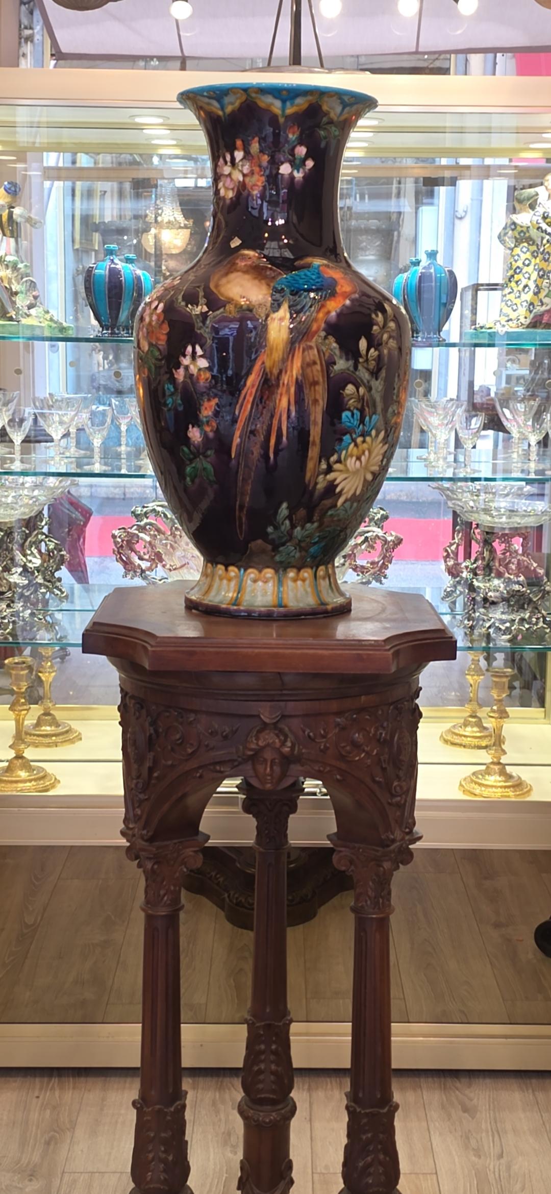 Mouvement esthétique Théodore CIRCA (1823-1891), Impressionnant vase de la Faïence émaillé, vers 1875 en vente