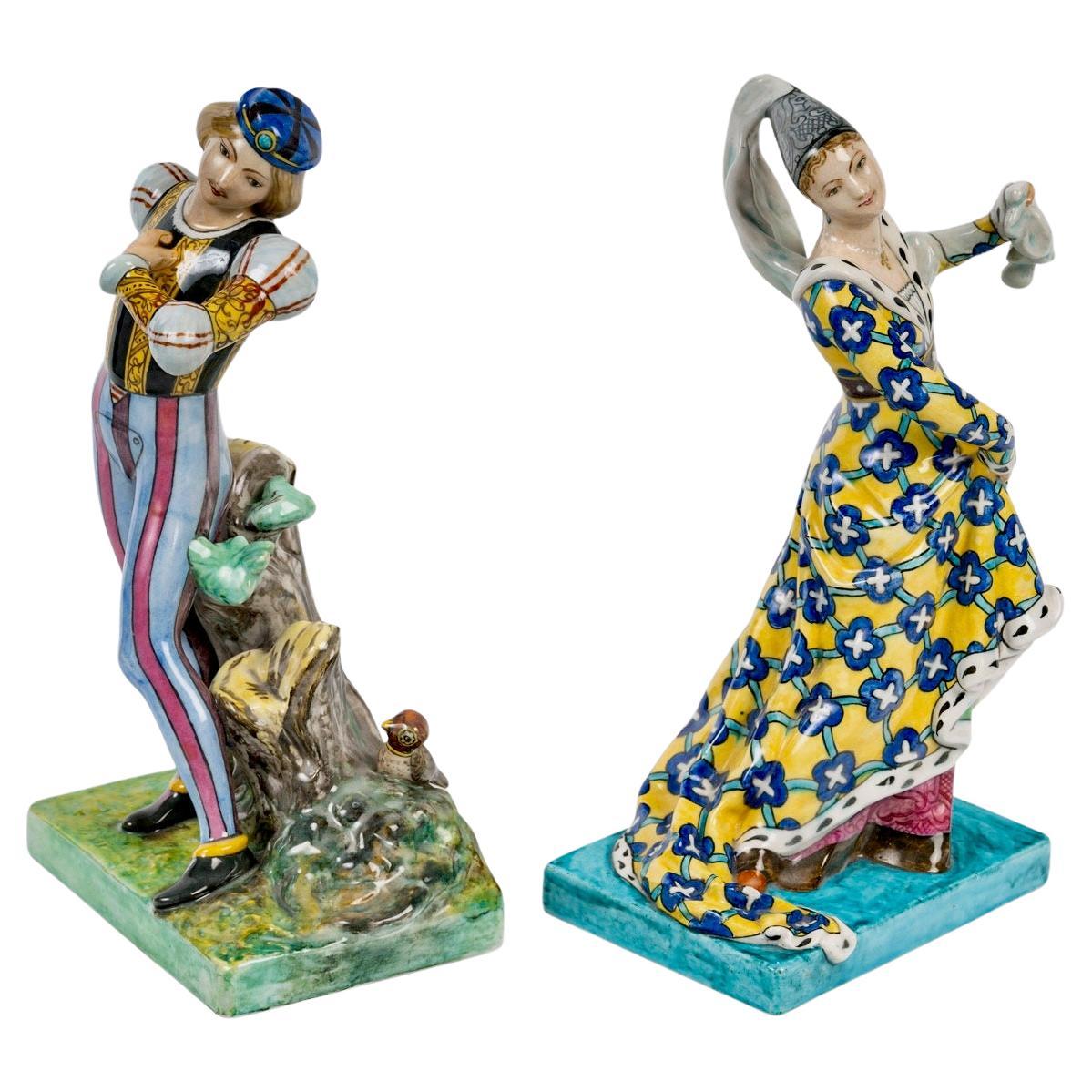 Théodore Deck (1823-1891), Amor cortés, Raro par de figuras de loza , c.1860 Renacimiento renacentista en venta