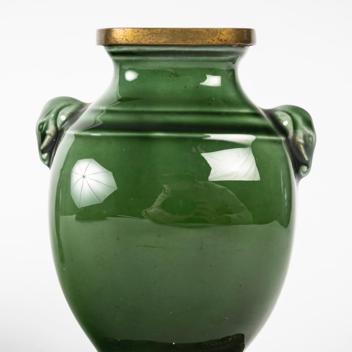 Français Théodore Deck (1823-1891), Paire de vases miniatures en faïence vers 1870 en vente