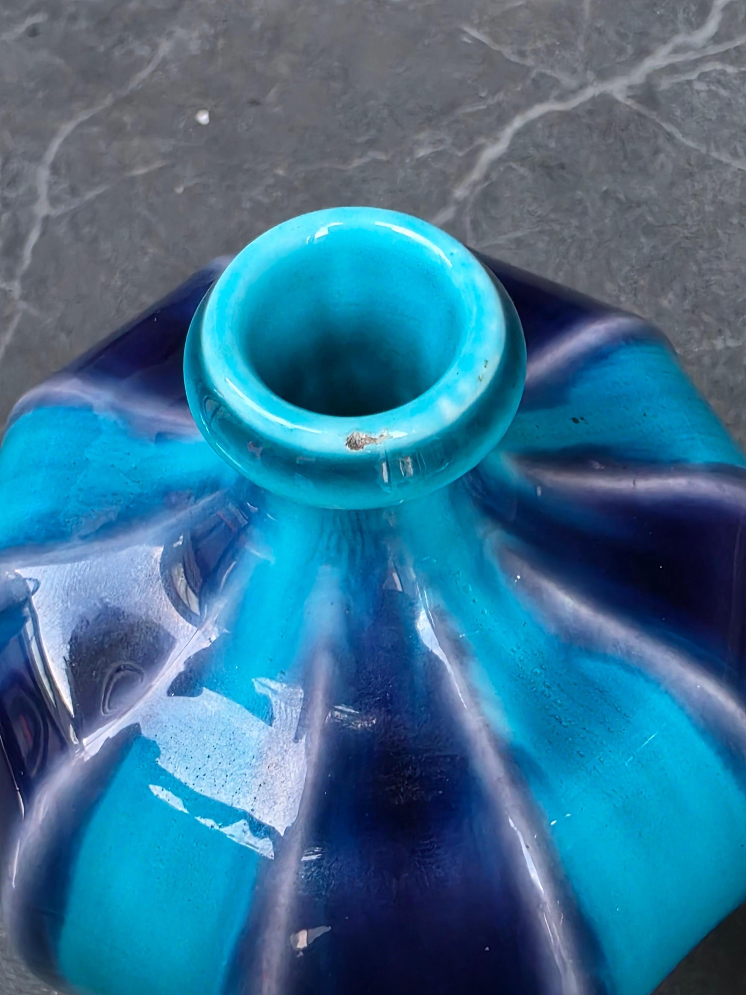 Théodore Deck (1823-1891), Paire de vases émaillés bleu Deck et aubergine c.1875 en vente 2