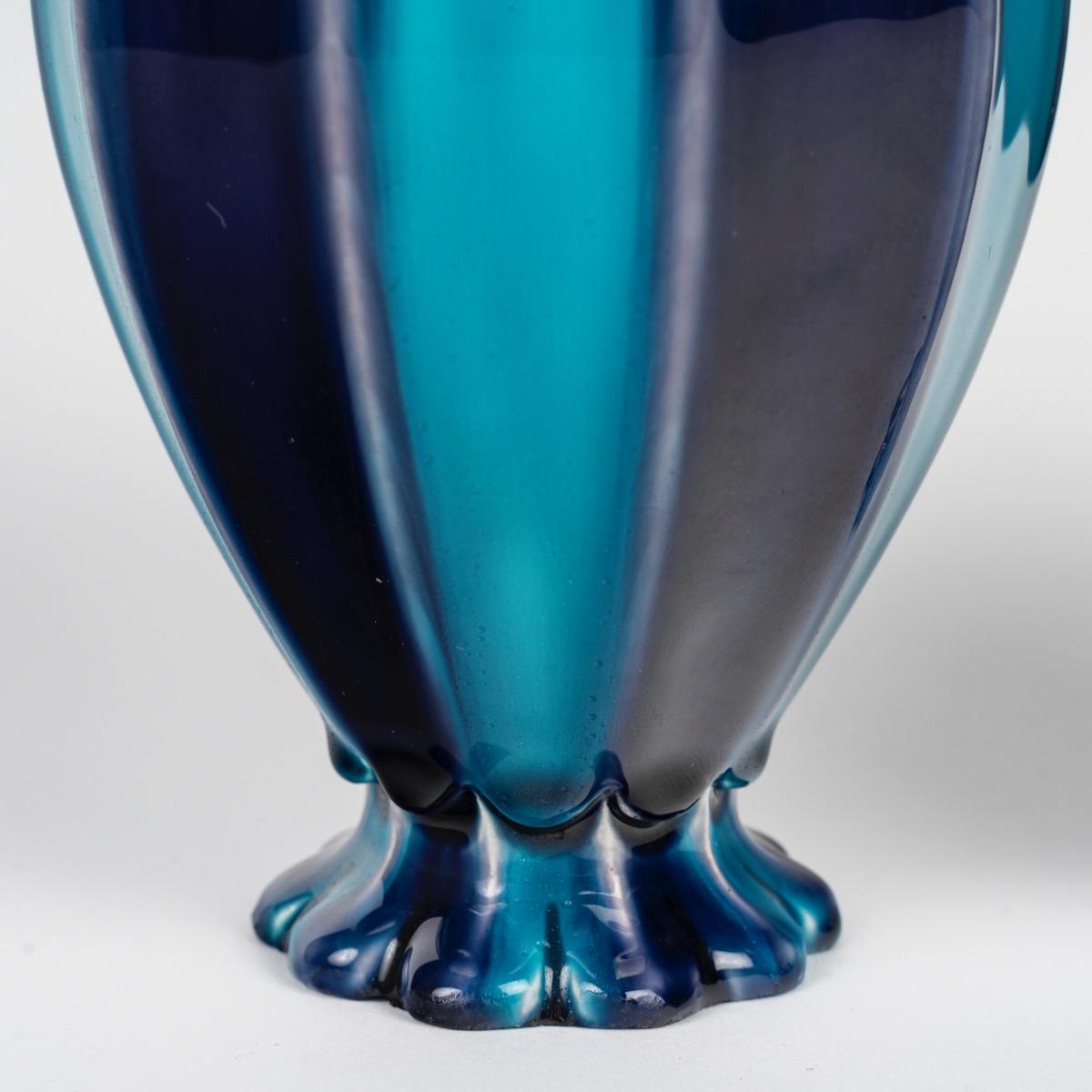 Fin du XIXe siècle Théodore Deck (1823-1891), Paire de vases émaillés bleu Deck et aubergine c.1875 en vente