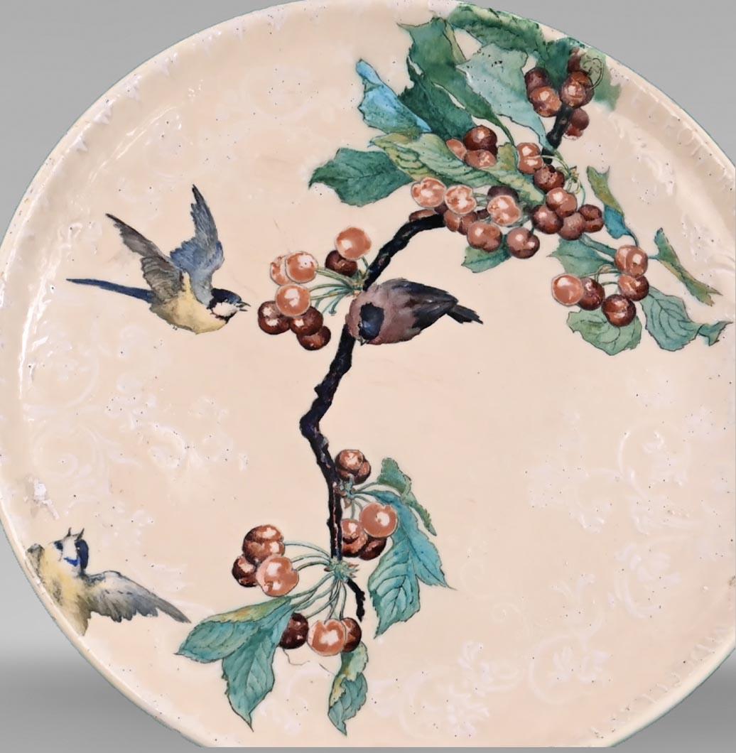 This ornamental dish with a decoration inspired by Far Eastern arts is the fruit of the collaboration between the ceramist Théodore Deck and the painter Éléonore Escallier in the second half of the 19th century: it is numbered and signed 