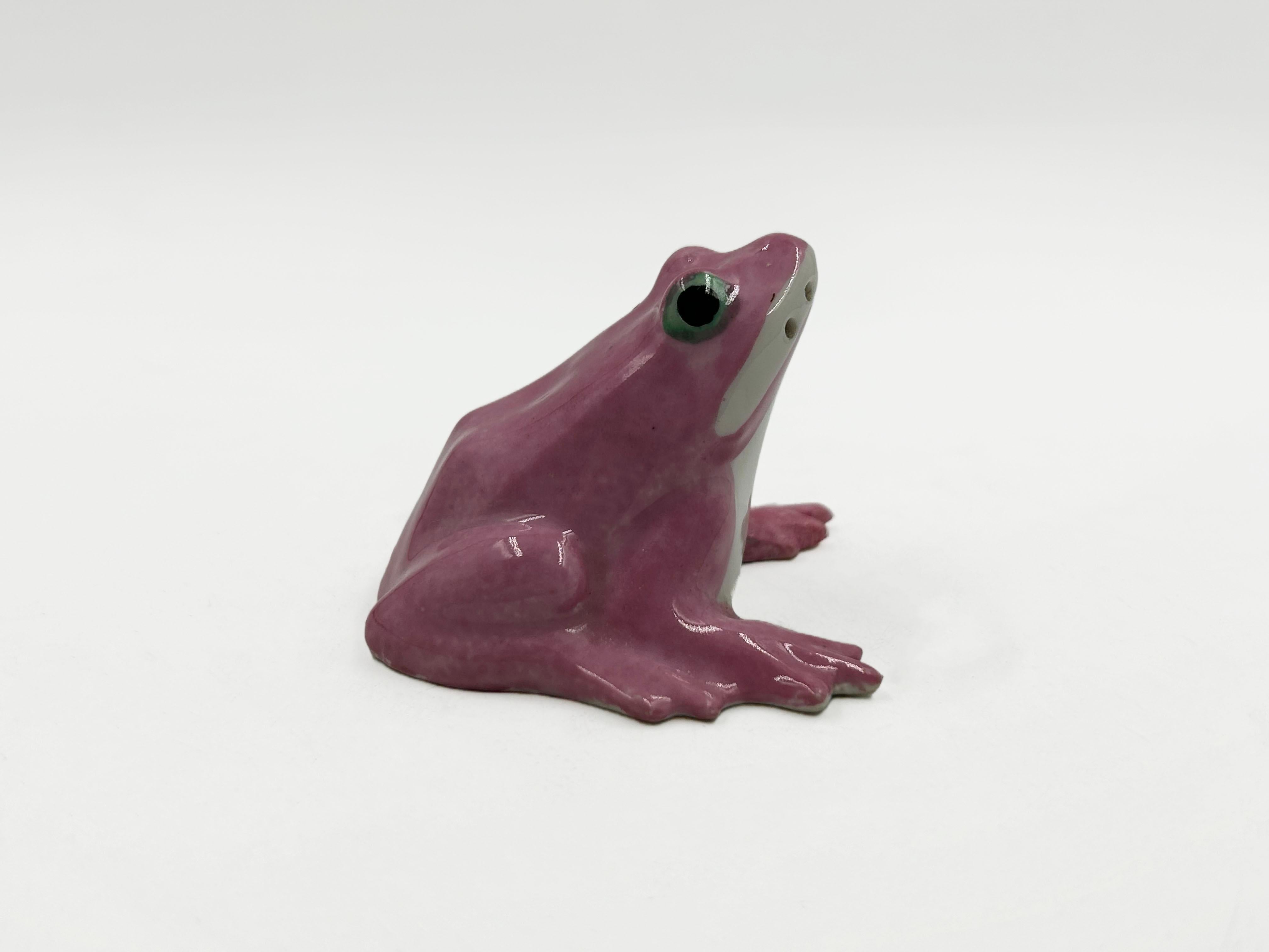 Autre Theodore Haviland for Sandoz – Porcelain Salt Shaker in the Shape of a Frog, Fra en vente