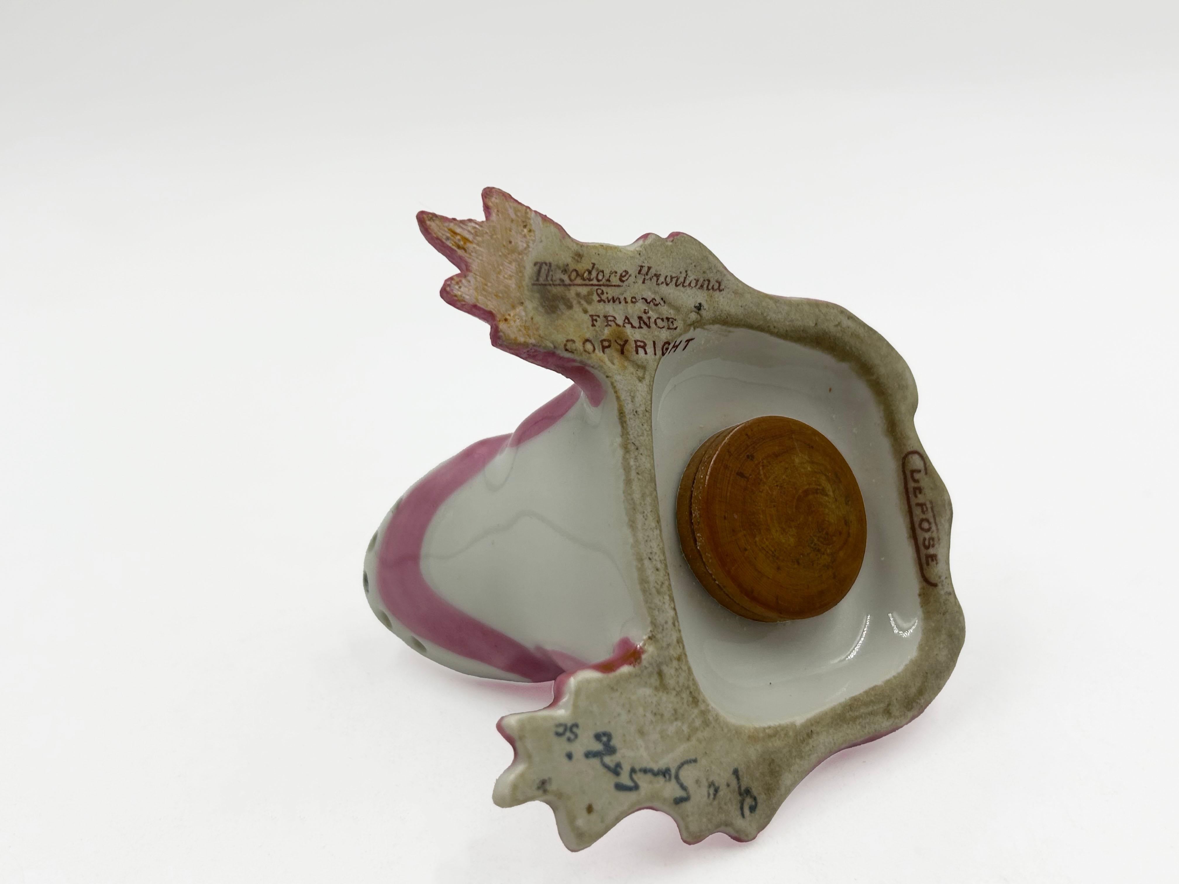 Fait main Theodore Haviland for Sandoz – Porcelain Salt Shaker in the Shape of a Frog, Fra en vente