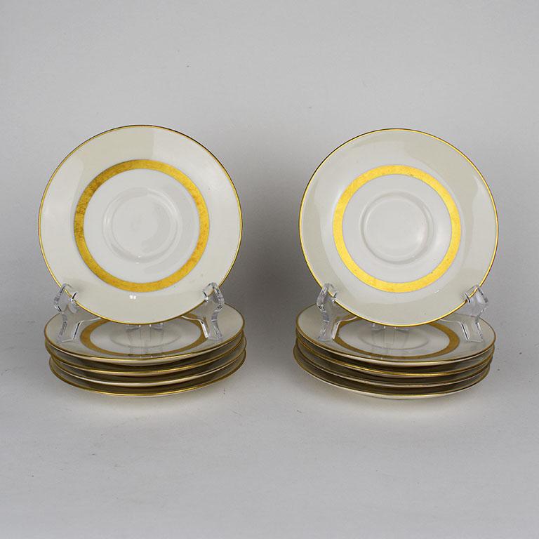 Theodore Haviland Gotham Keramik- Untertassen in Weiß und Gold, 10er-Set (Amerikanische Klassik) im Angebot