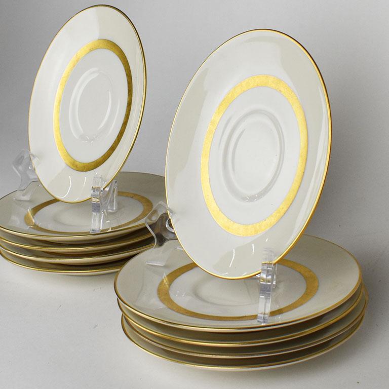 Theodore Haviland Gotham Keramik- Untertassen in Weiß und Gold, 10er-Set (amerikanisch) im Angebot